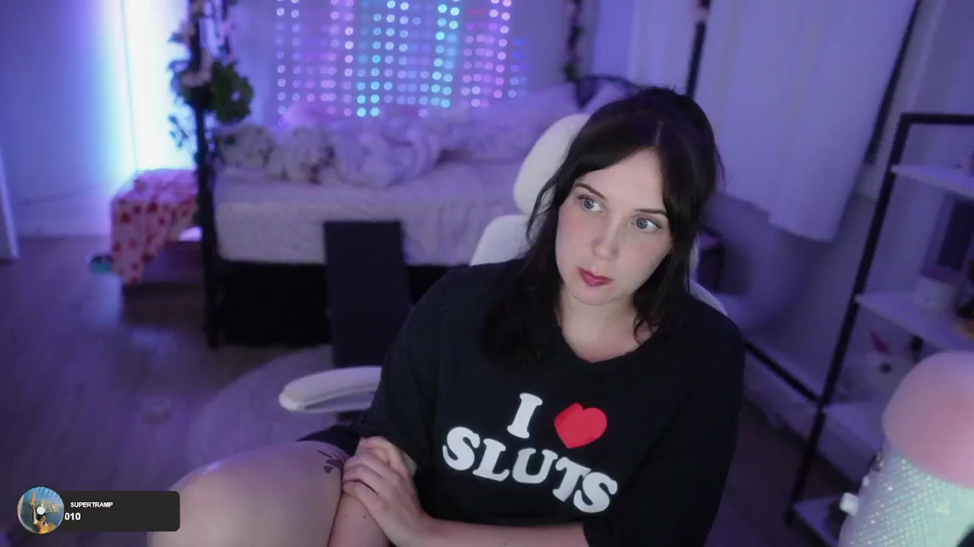 Gallery image thumbnail from EMMEL1NE's myfreecams stream on, 08/19/2024, 05:17 image 15 of 20
