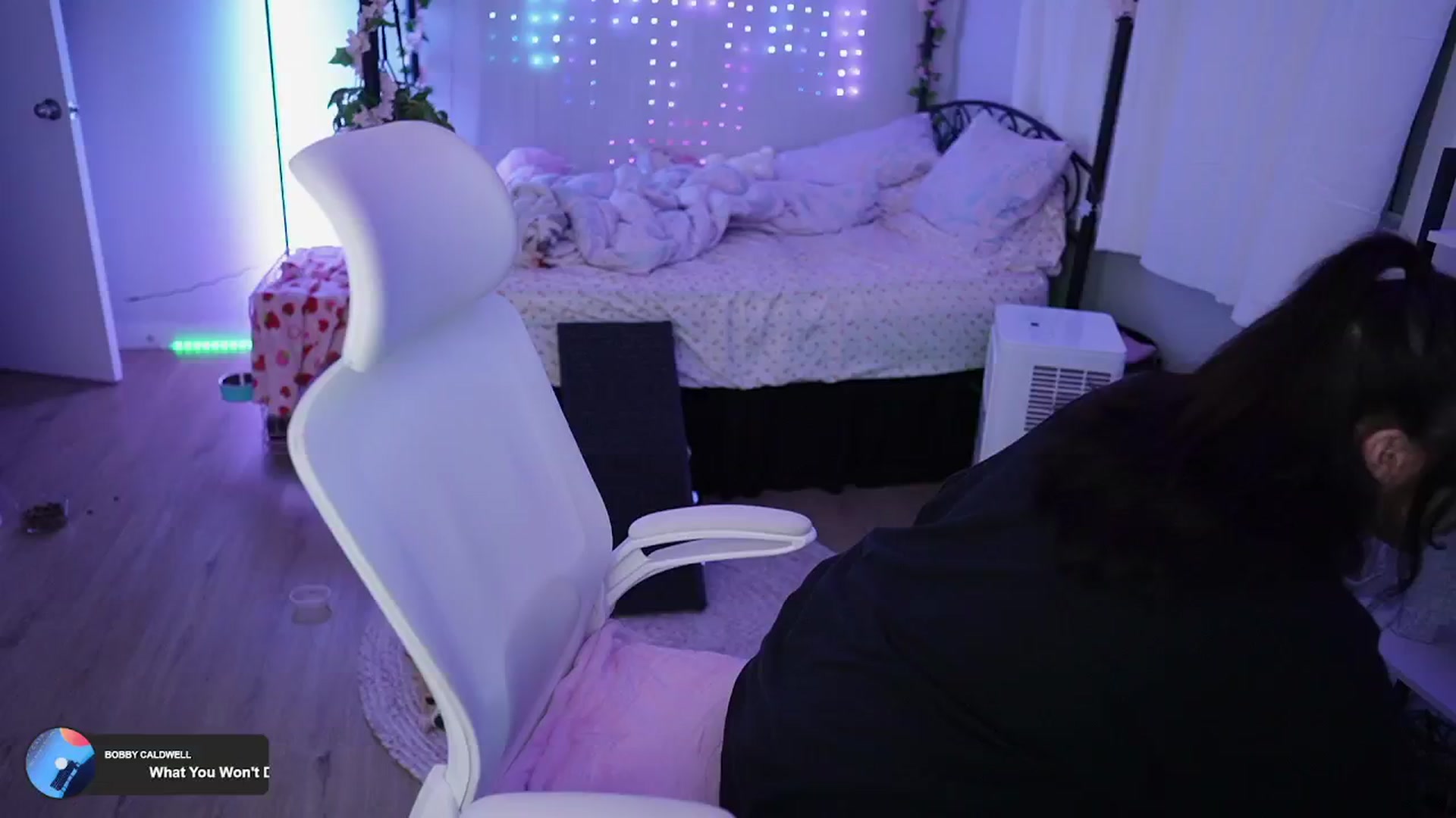 Gallery image thumbnail from EMMEL1NE's myfreecams stream on, 08/19/2024, 05:17 image 1 of 20