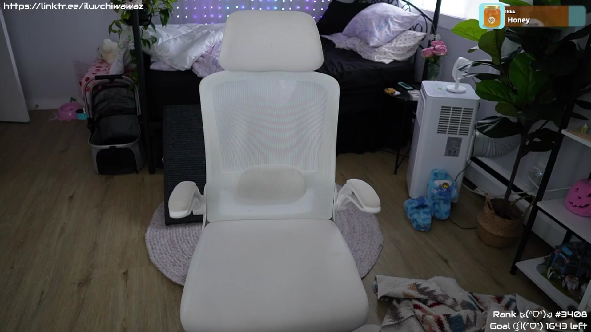 Gallery image thumbnail from EMMEL1NE's myfreecams stream on, 09/04/2024, 03:11 image 4 of 20