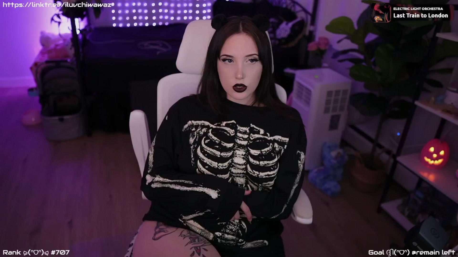 Gallery image thumbnail from EMMEL1NE's myfreecams stream on, 09/07/2024, 02:32 image 13 of 20
