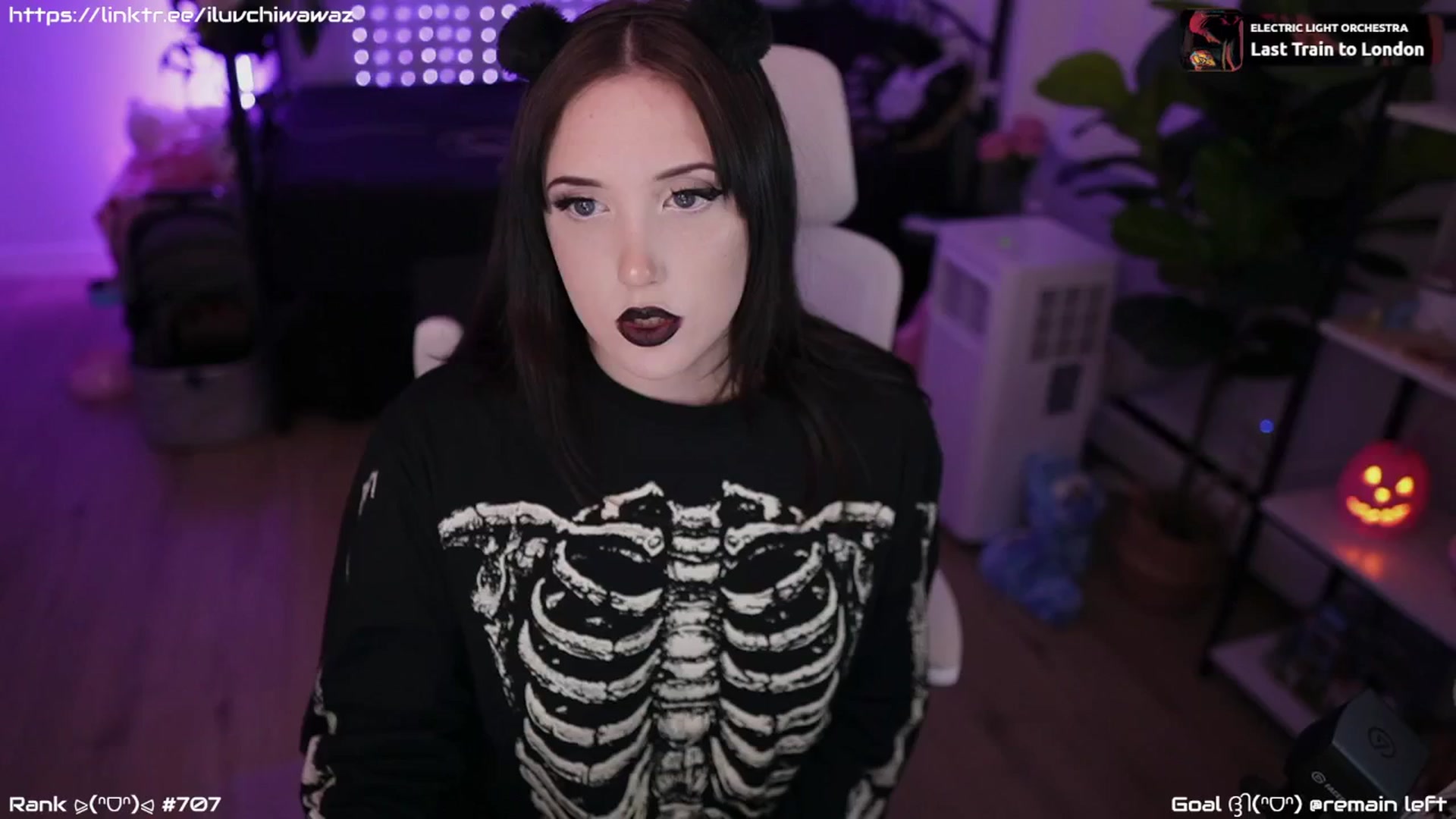 Gallery image thumbnail from EMMEL1NE's myfreecams stream on, 09/07/2024, 02:32 image 10 of 20
