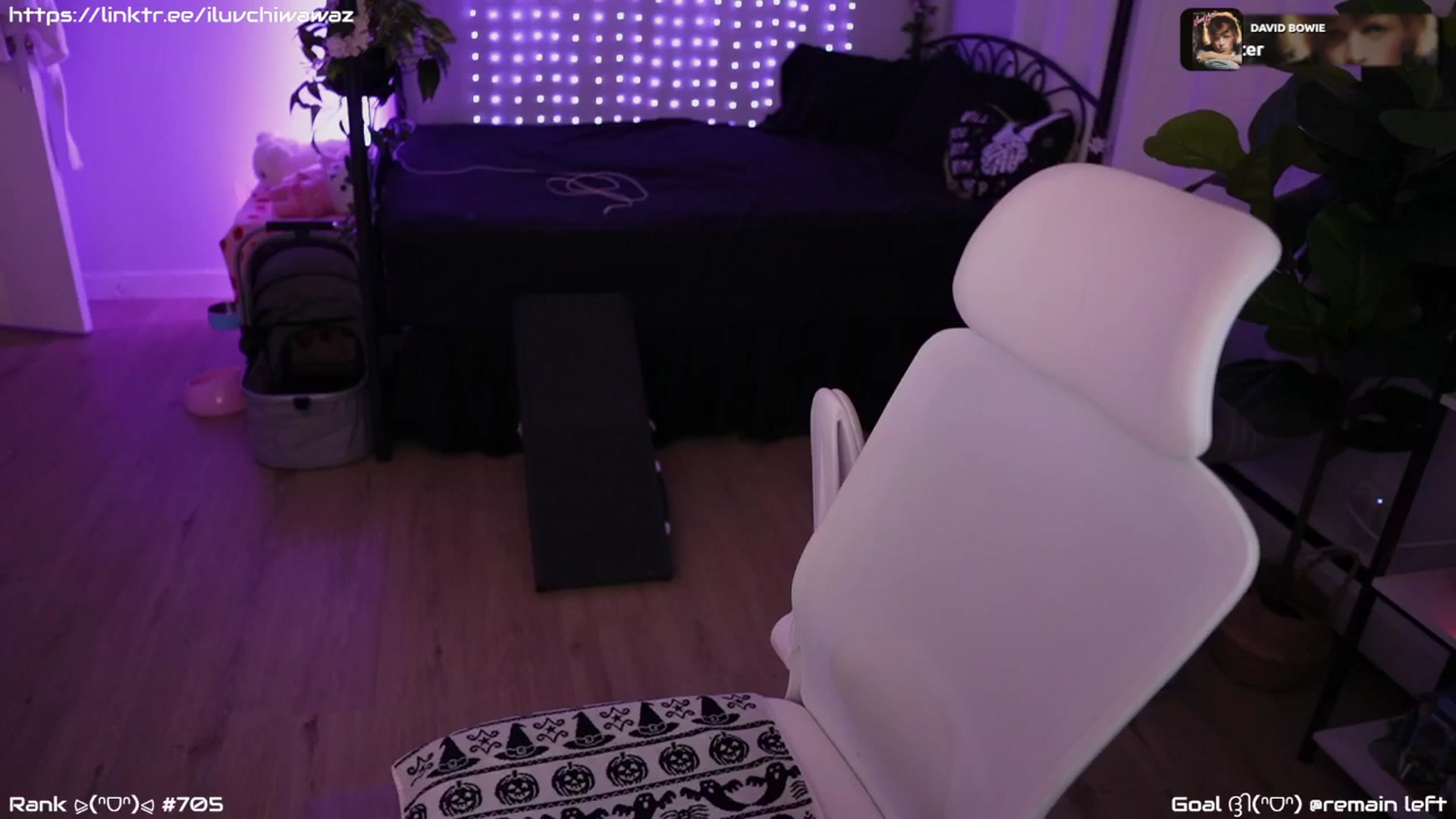 Gallery image thumbnail from EMMEL1NE's myfreecams stream on, 09/07/2024, 02:32 image 15 of 20