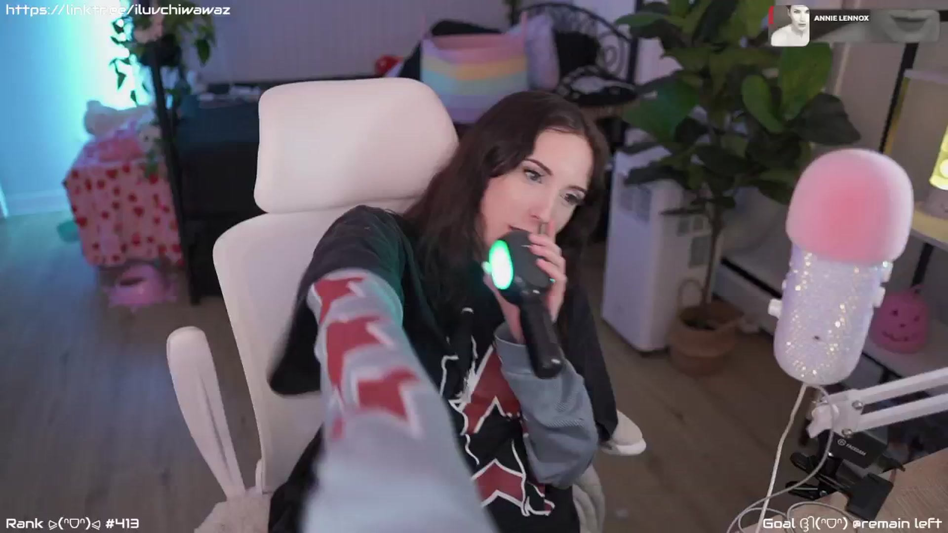 Gallery image thumbnail from EMMEL1NE's myfreecams stream on, 09/08/2024, 08:41 image 13 of 20