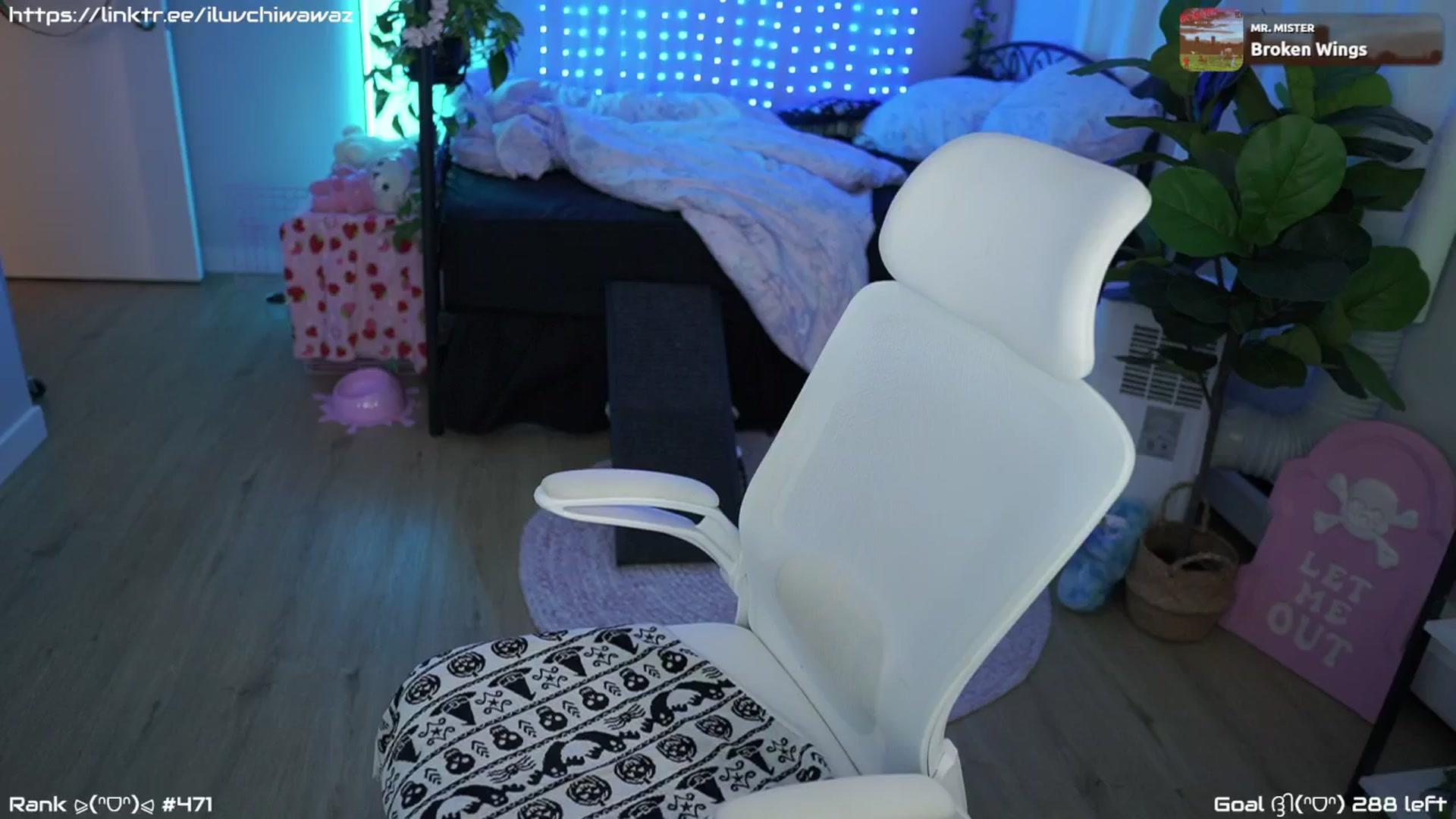 Gallery image thumbnail from EMMEL1NE's myfreecams stream on, 09/10/2024, 04:52 image 10 of 20