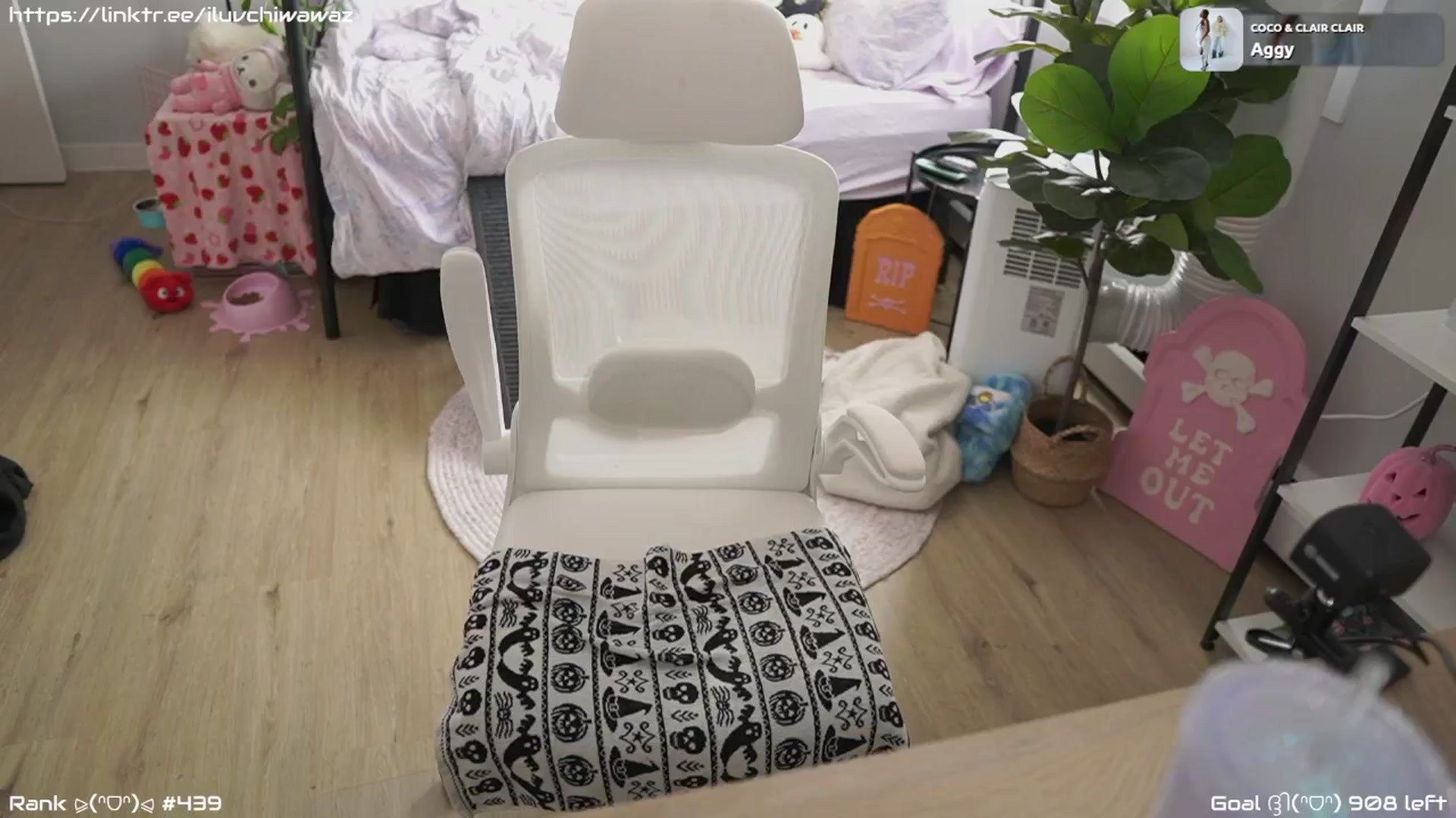 Gallery image thumbnail from EMMEL1NE's myfreecams stream on, 09/10/2024, 22:31 image 1 of 20