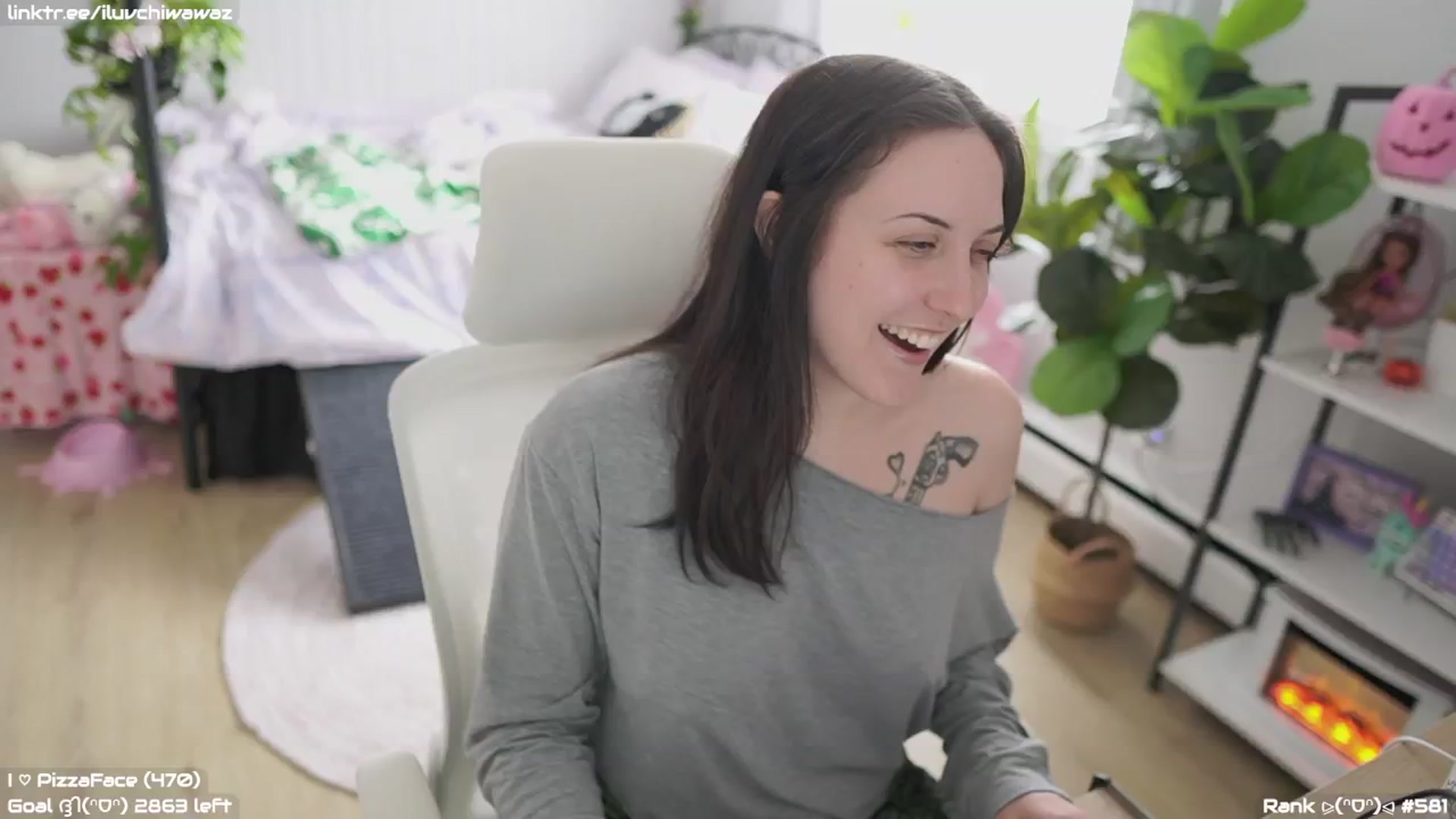 Gallery image thumbnail from EMMEL1NE's myfreecams stream on, 09/20/2024, 20:34 image 13 of 20