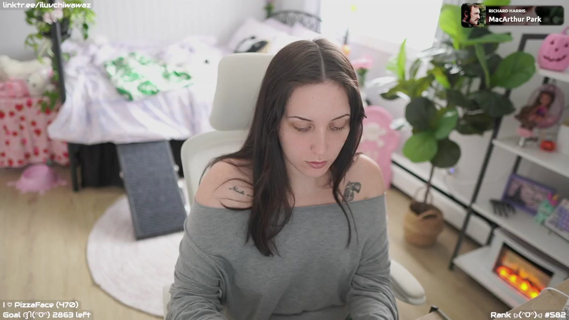 Gallery image thumbnail from EMMEL1NE's myfreecams stream on, 09/20/2024, 20:34 image 2 of 20