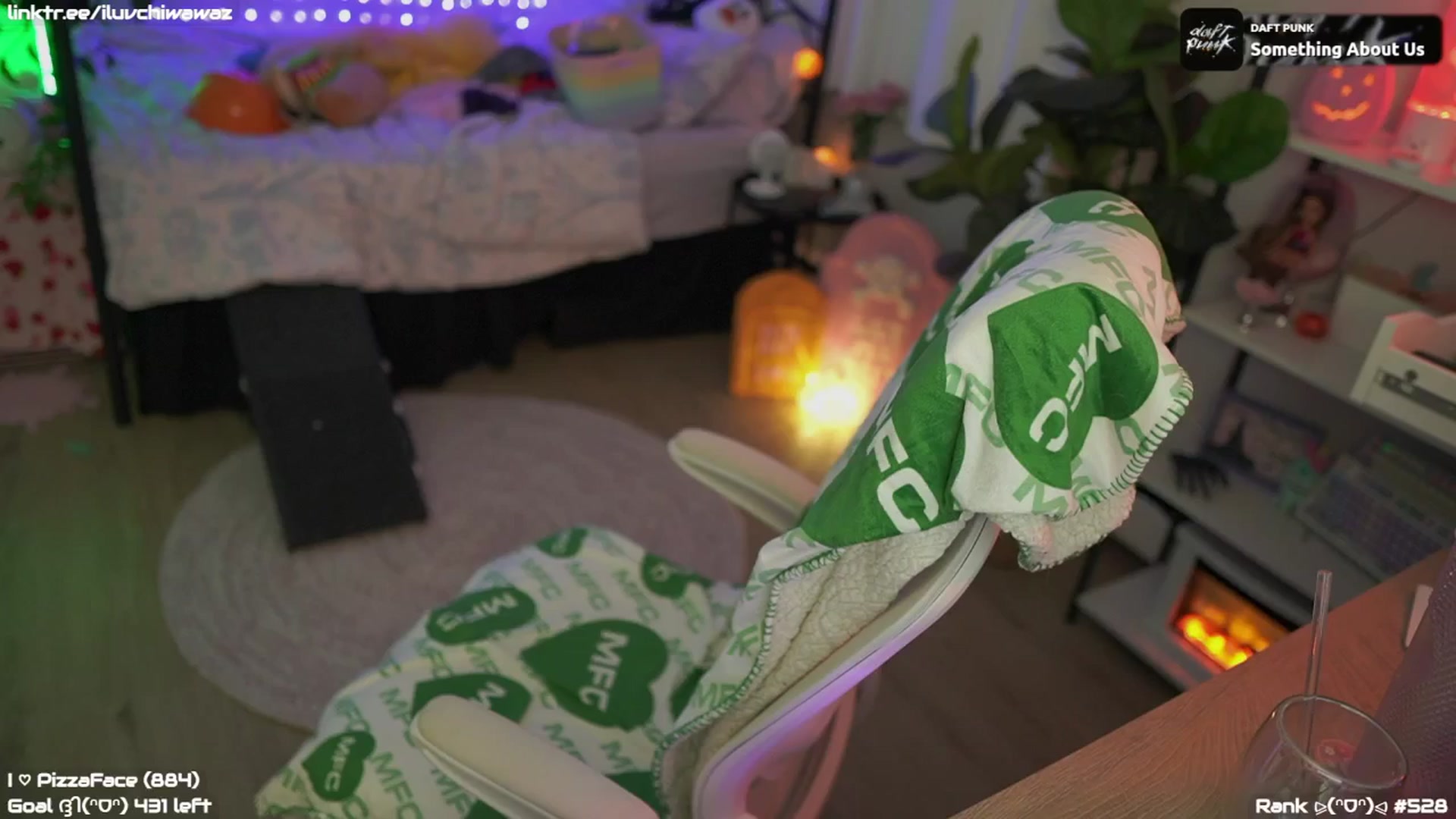 Gallery image thumbnail from EMMEL1NE's myfreecams stream on, 09/22/2024, 03:55 image 13 of 20
