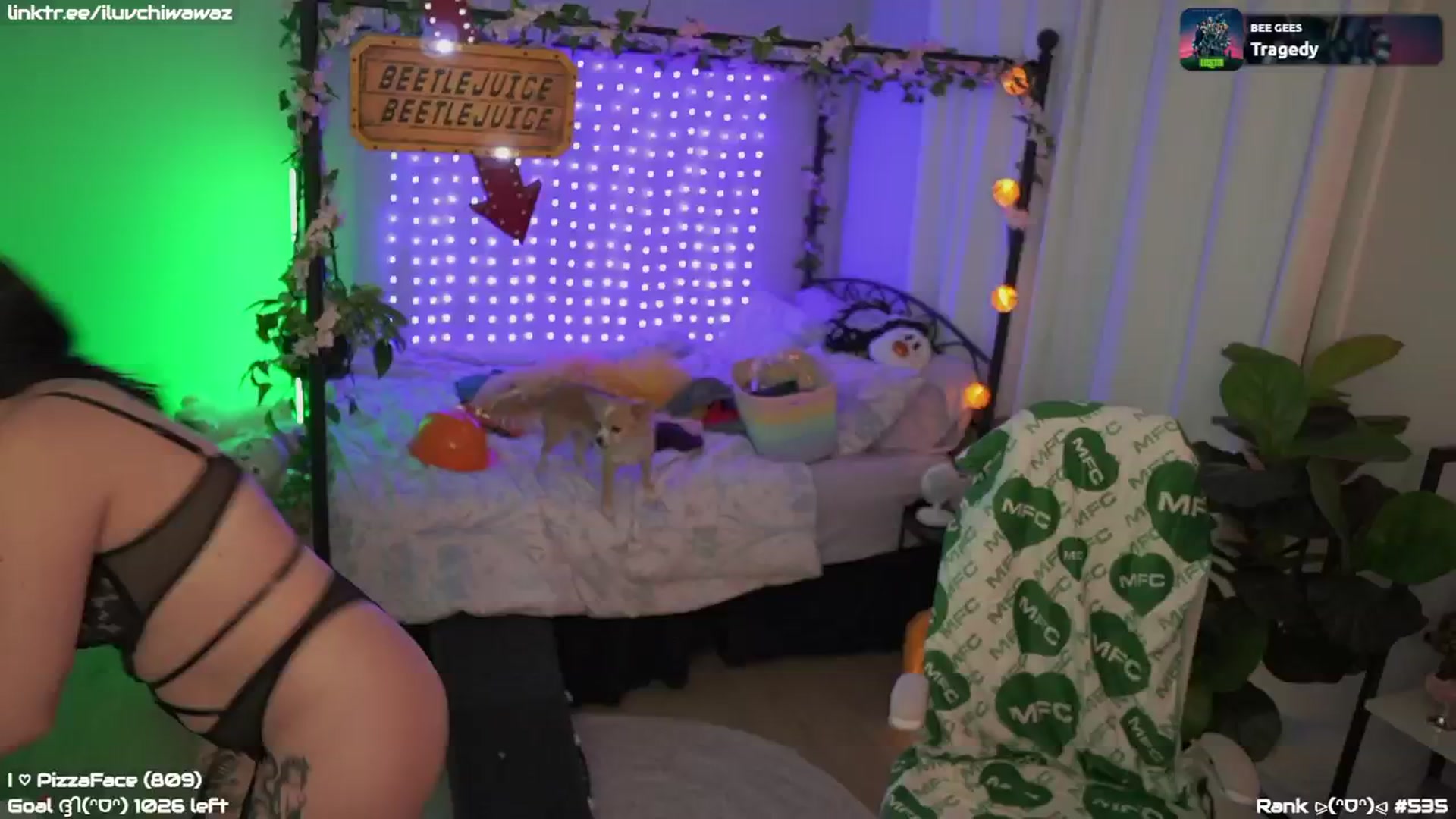 Gallery image thumbnail from EMMEL1NE's myfreecams stream on, 09/22/2024, 03:55 image 10 of 20