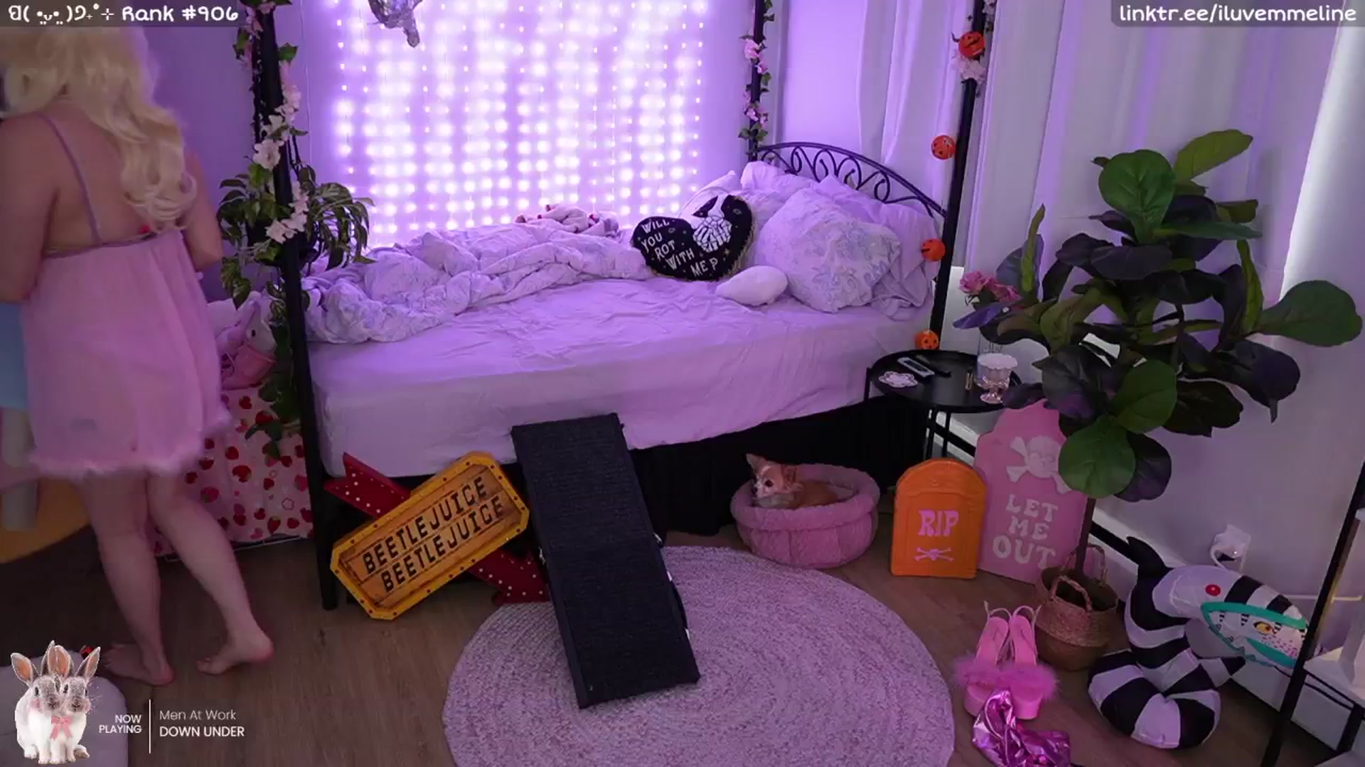 Gallery image thumbnail from EMMEL1NE's myfreecams stream on, 10/18/2024, 22:39 image 8 of 20