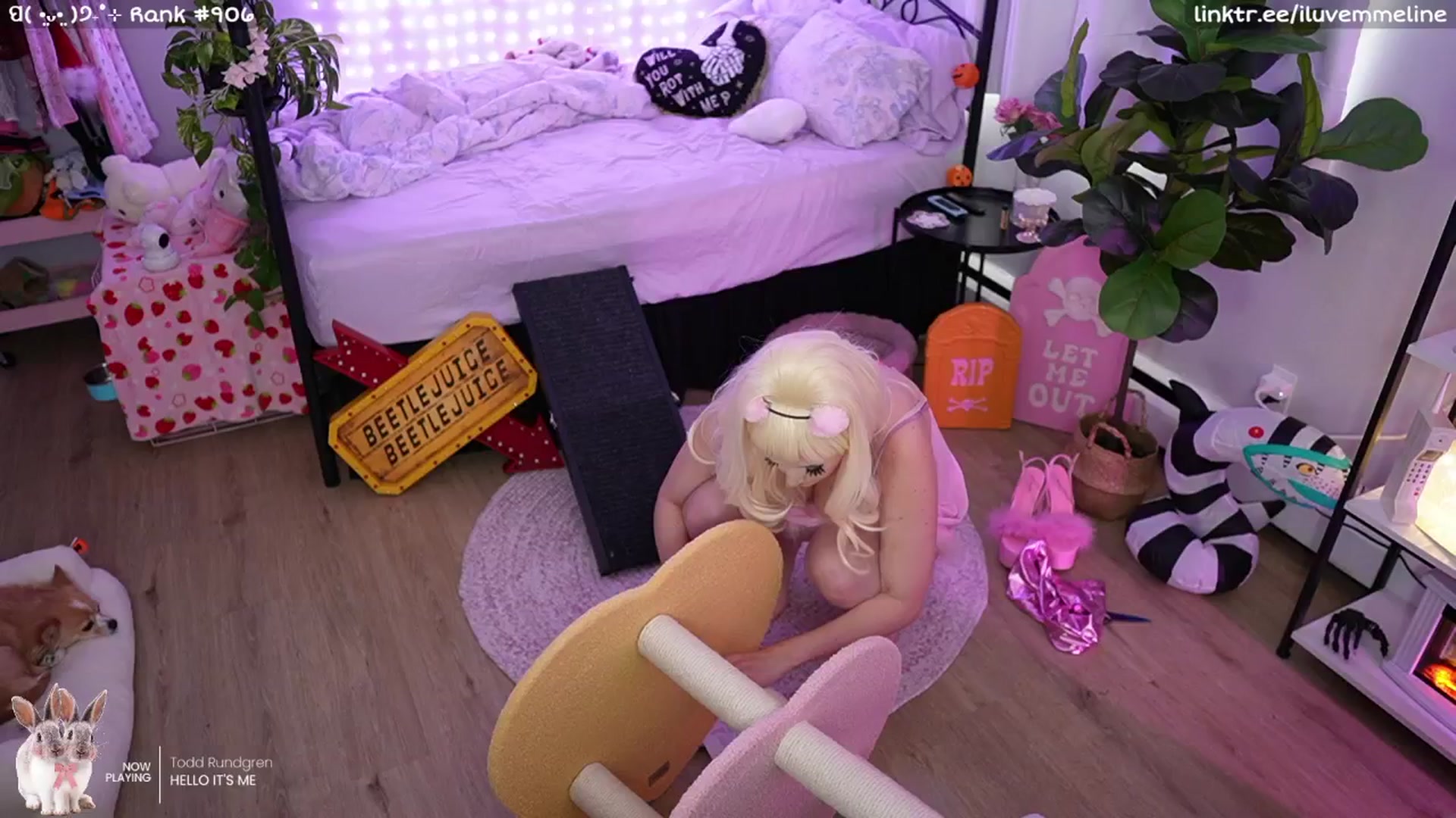 Gallery image thumbnail from EMMEL1NE's myfreecams stream on, 10/18/2024, 22:39 image 5 of 20