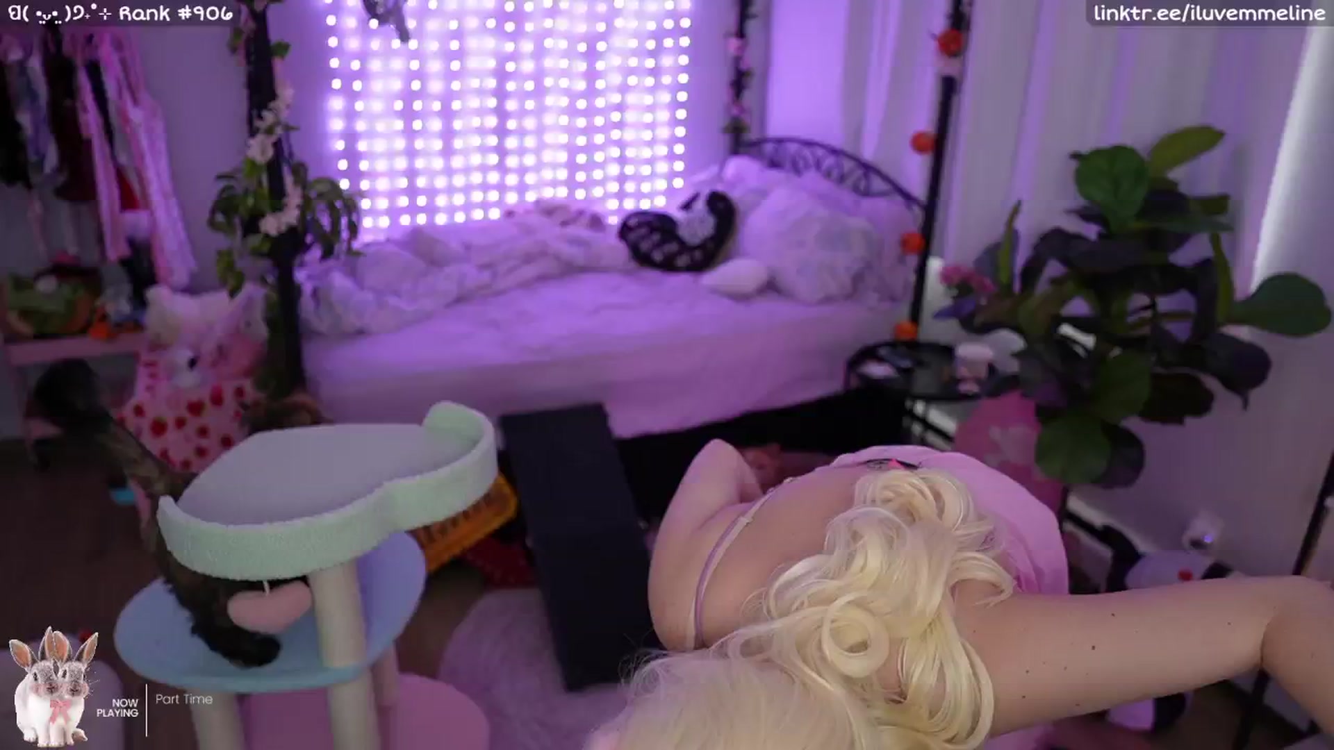 Gallery image thumbnail from EMMEL1NE's myfreecams stream on, 10/18/2024, 22:39 image 7 of 20