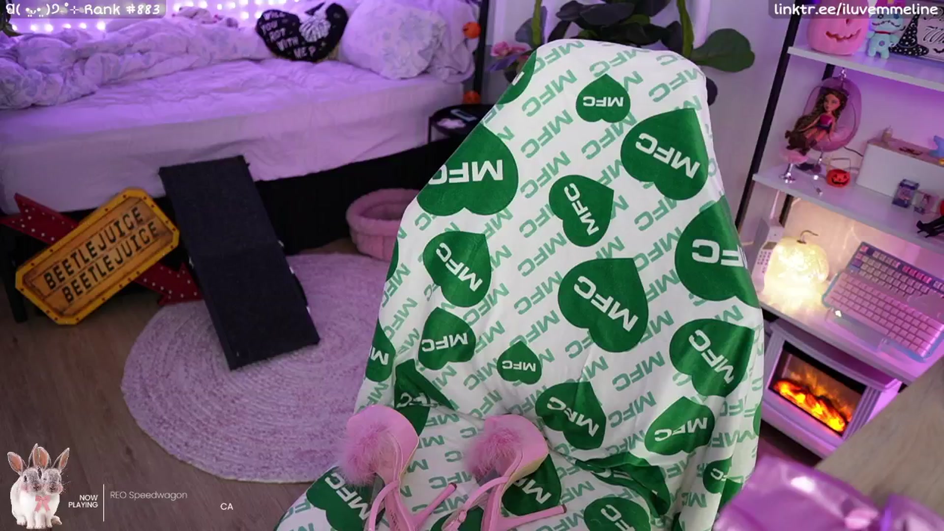 Gallery image thumbnail from EMMEL1NE's myfreecams stream on, 10/19/2024, 02:03 image 3 of 20