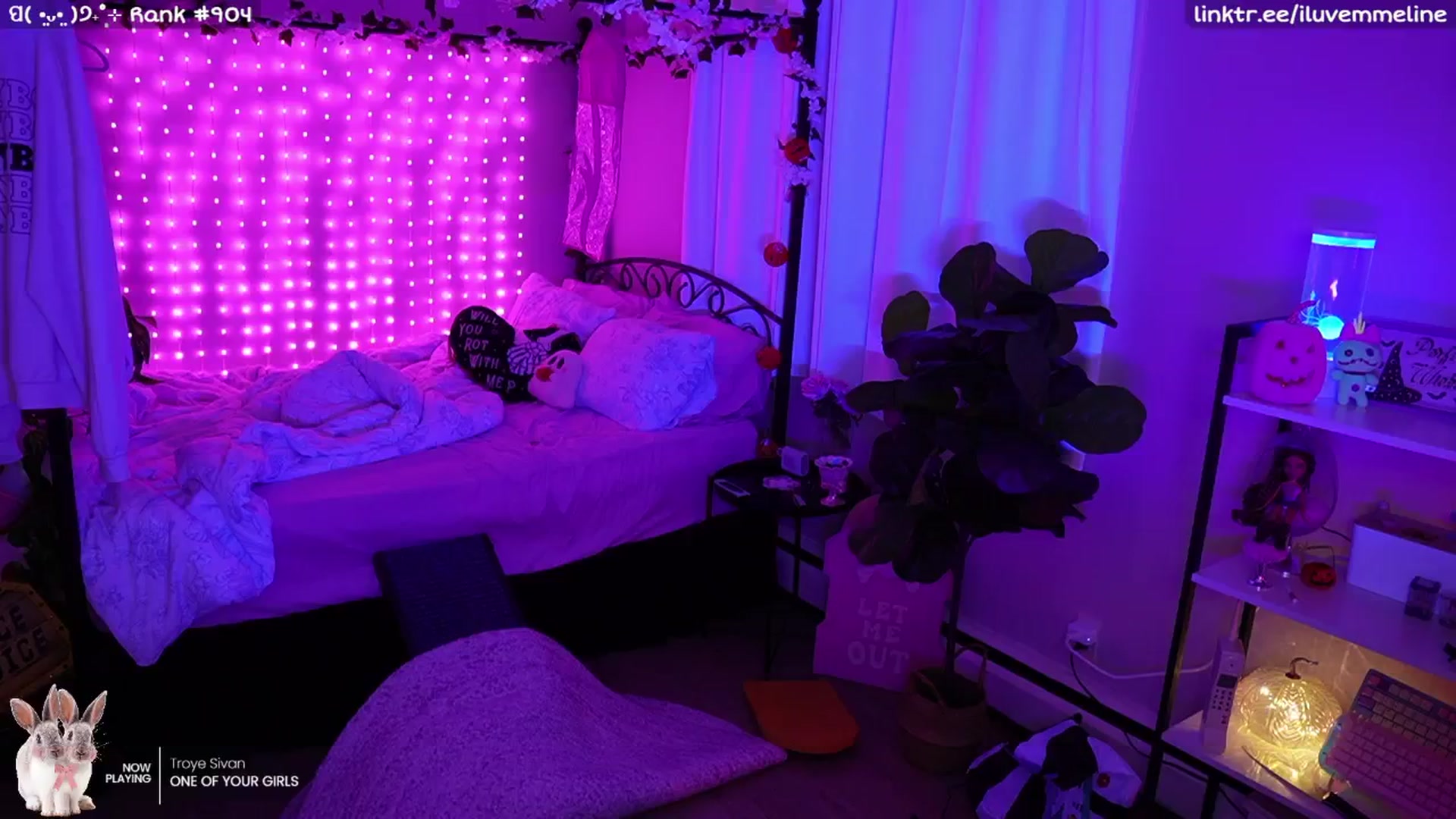 Gallery image thumbnail from EMMEL1NE's myfreecams stream on, 10/21/2024, 02:14 image 7 of 20