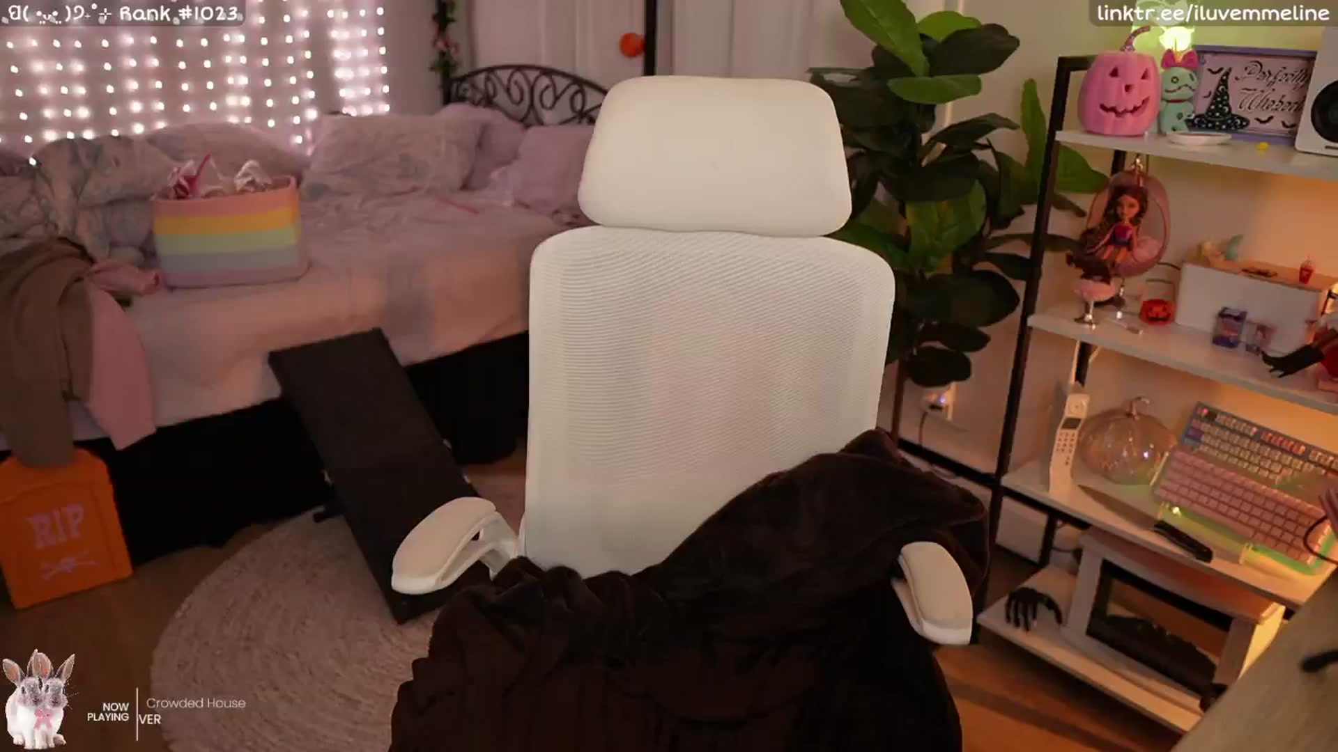 Gallery image thumbnail from EMMEL1NE's myfreecams stream on, 10/25/2024, 04:53 image 4 of 20