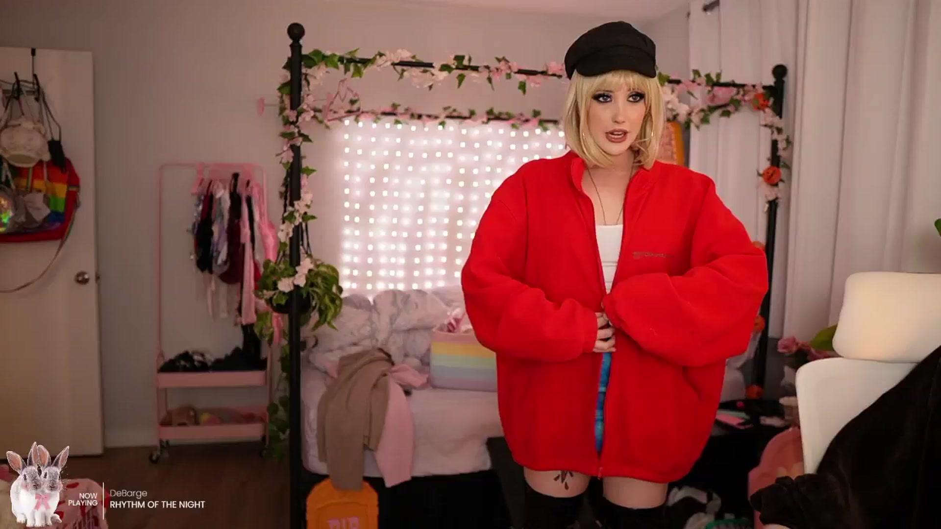 Gallery image thumbnail from EMMEL1NE's myfreecams stream on, 10/25/2024, 04:53 image 2 of 20