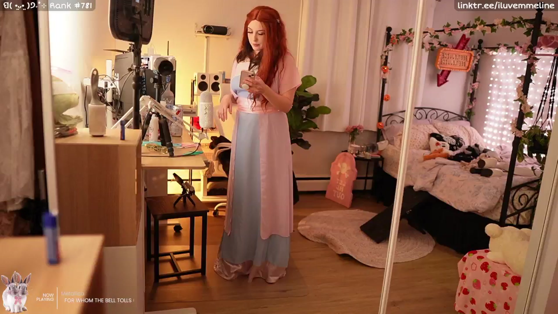Gallery image thumbnail from EMMEL1NE's myfreecams stream on, 10/31/2024, 09:02 image 15 of 20