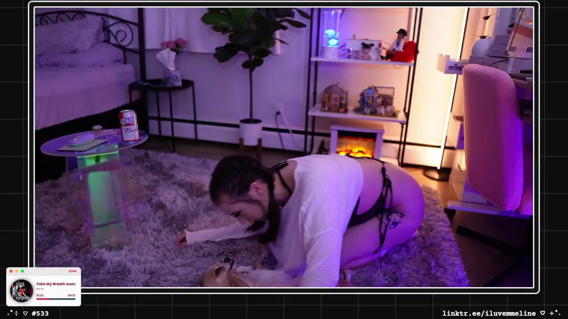 Gallery image thumbnail from EMMEL1NE's myfreecams stream on, 12/27/2024, 23:50 image 12 of 20