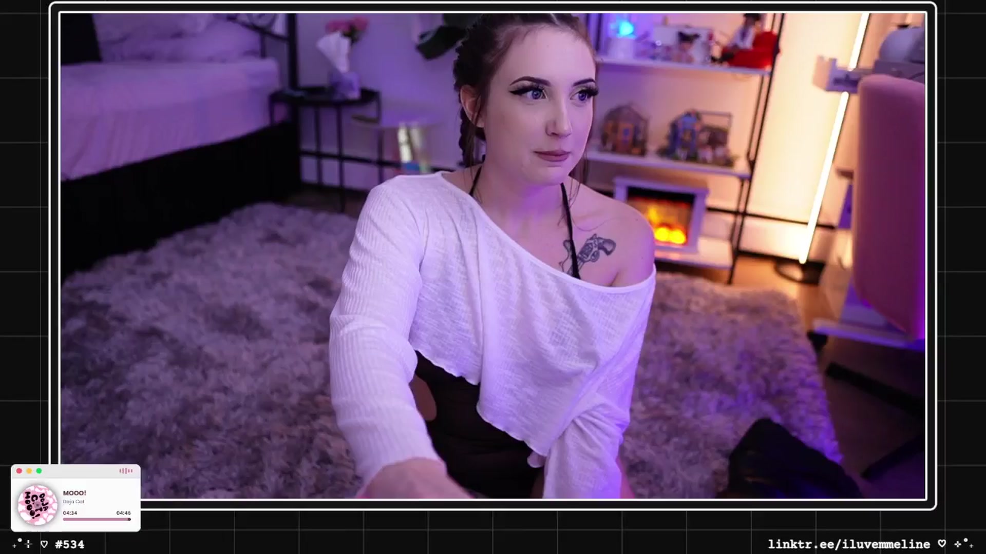 Gallery image thumbnail from EMMEL1NE's myfreecams stream on, 12/27/2024, 23:50 image 1 of 20