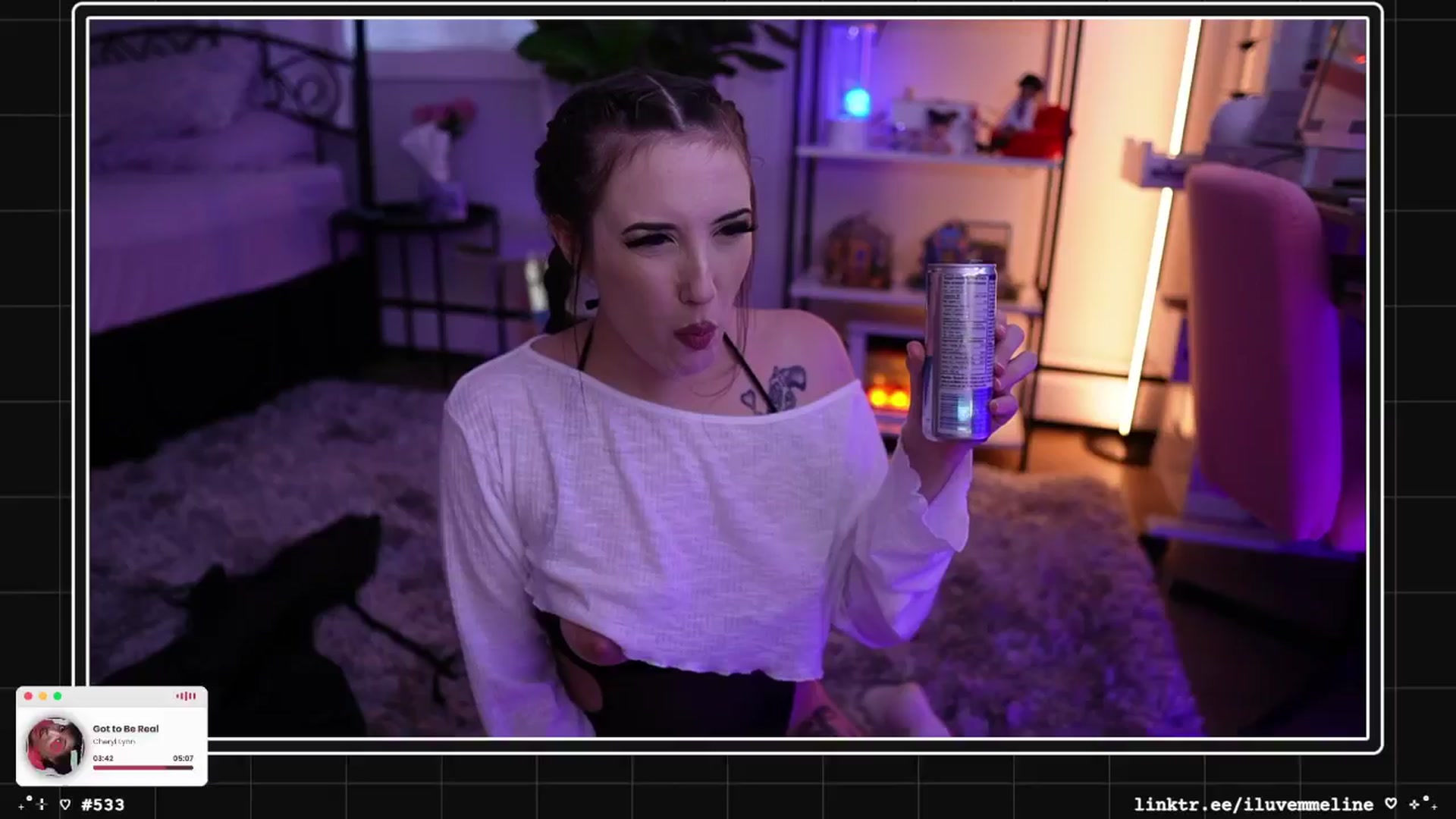Gallery image thumbnail from EMMEL1NE's myfreecams stream on, 12/27/2024, 23:50 image 7 of 20