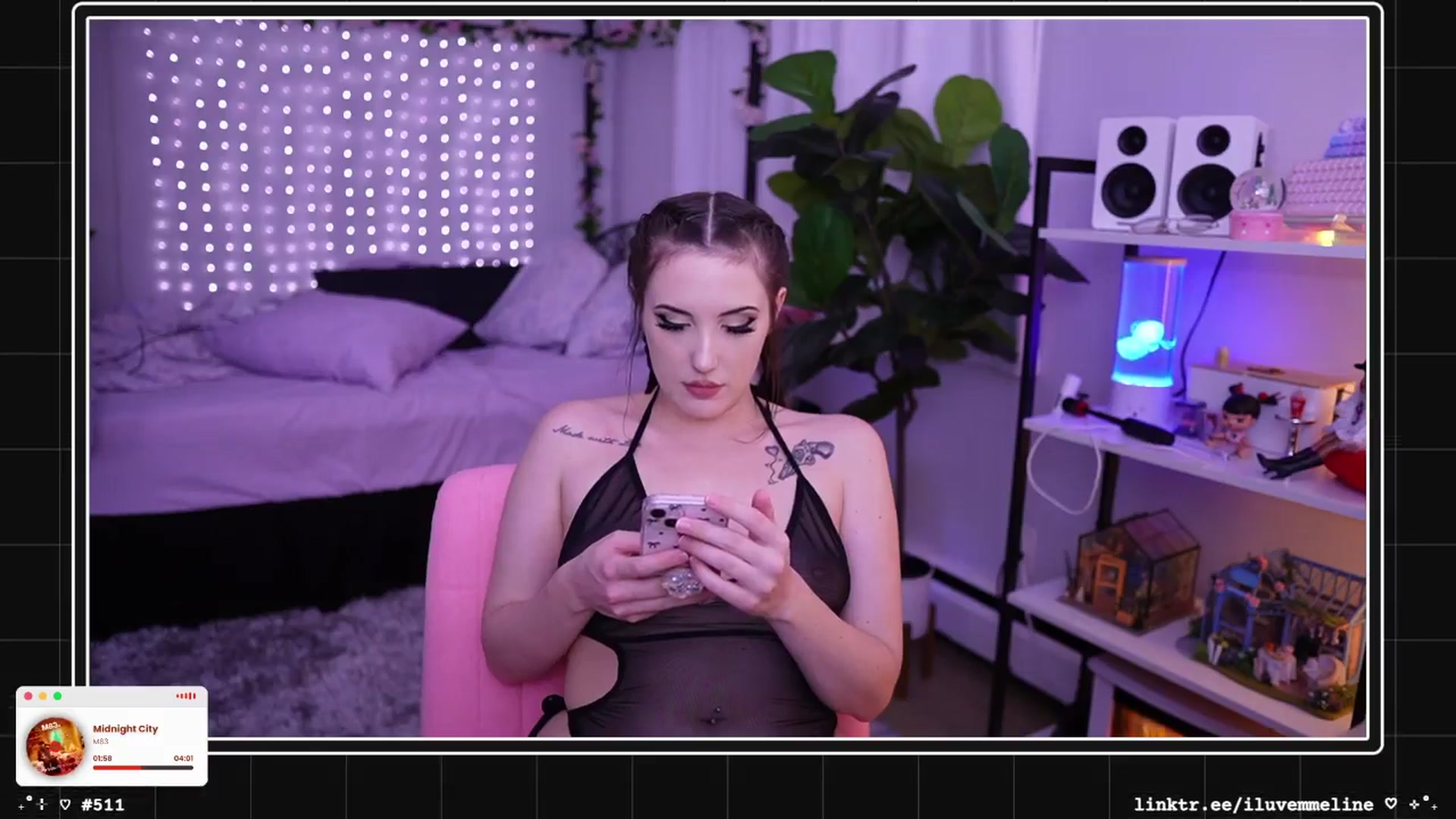 Gallery image thumbnail from EMMEL1NE's myfreecams stream on, 12/28/2024, 01:59 image 6 of 20