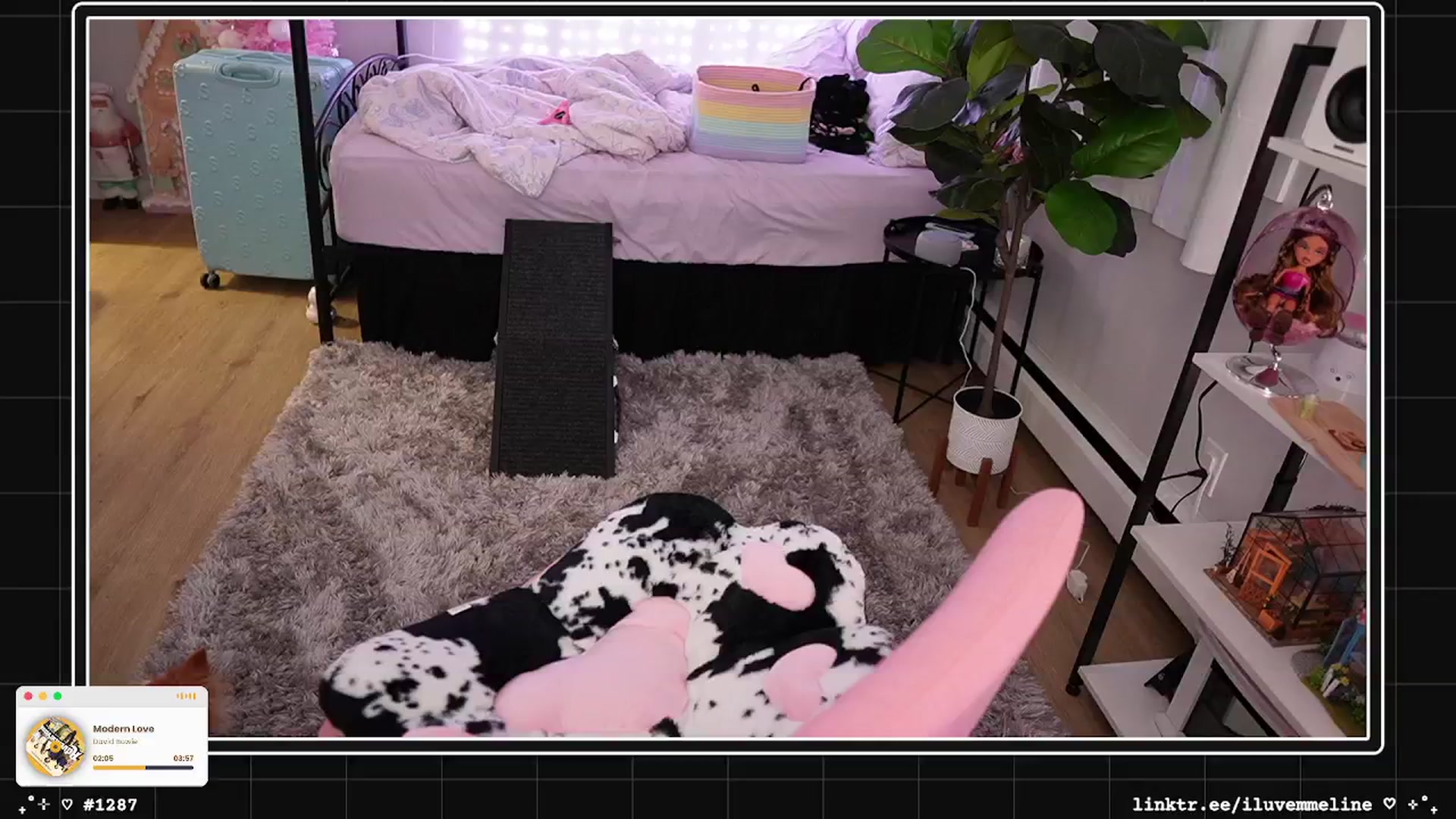 Gallery image thumbnail from EMMEL1NE's myfreecams stream on, 01/16/2025, 04:34 image 2 of 20