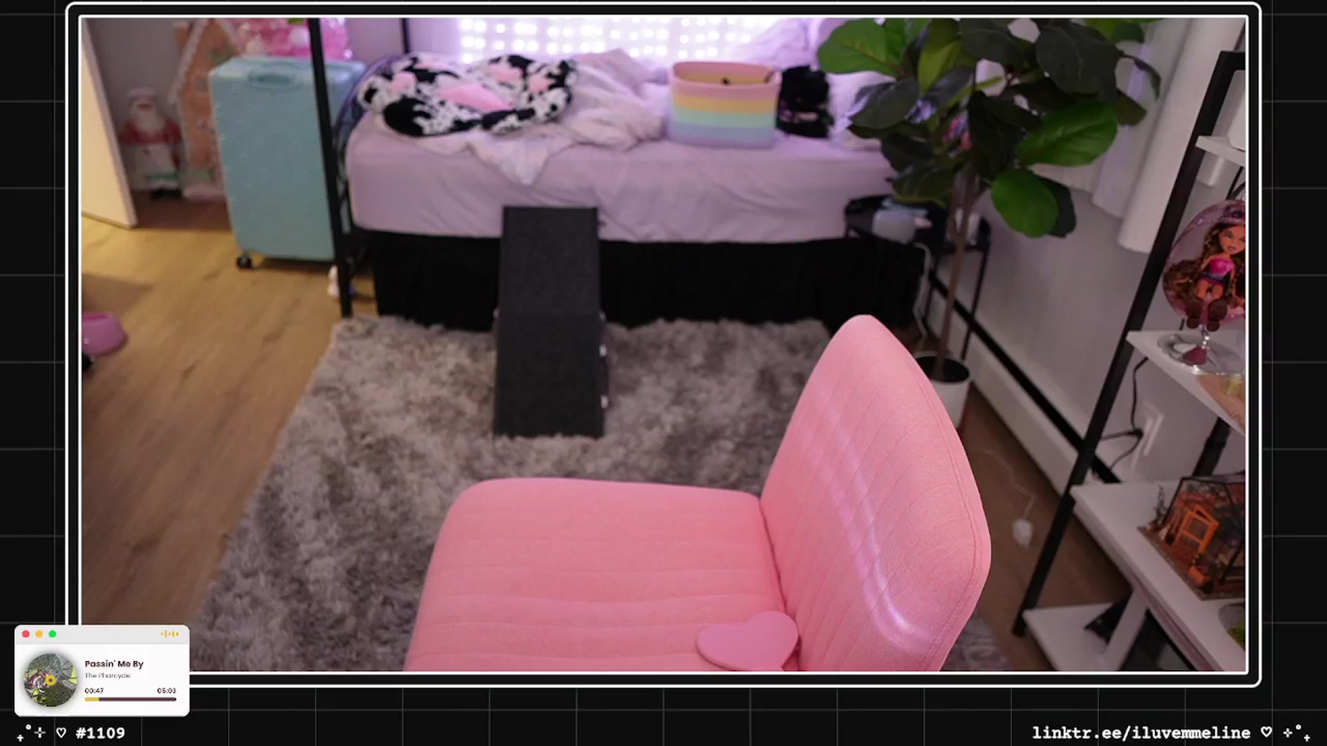 Gallery image thumbnail from EMMEL1NE's myfreecams stream on, 01/16/2025, 04:34 image 13 of 20