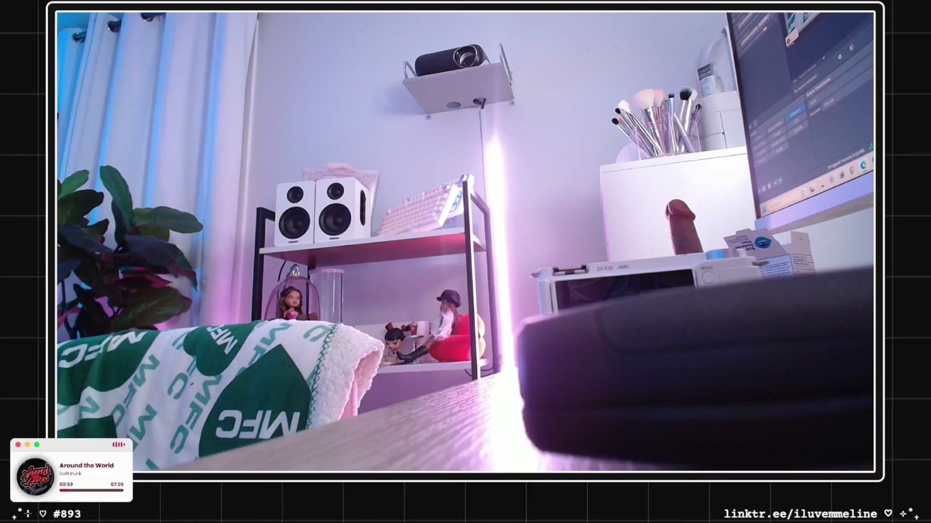Gallery image thumbnail from EMMEL1NE's myfreecams stream on, 01/18/2025, 03:49 image 20 of 20