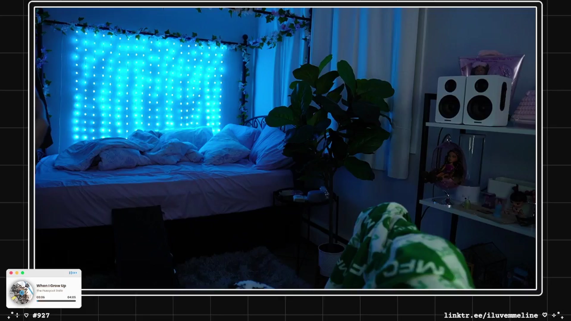 Gallery image thumbnail from EMMEL1NE's myfreecams stream on, 01/19/2025, 05:08 image 1 of 20