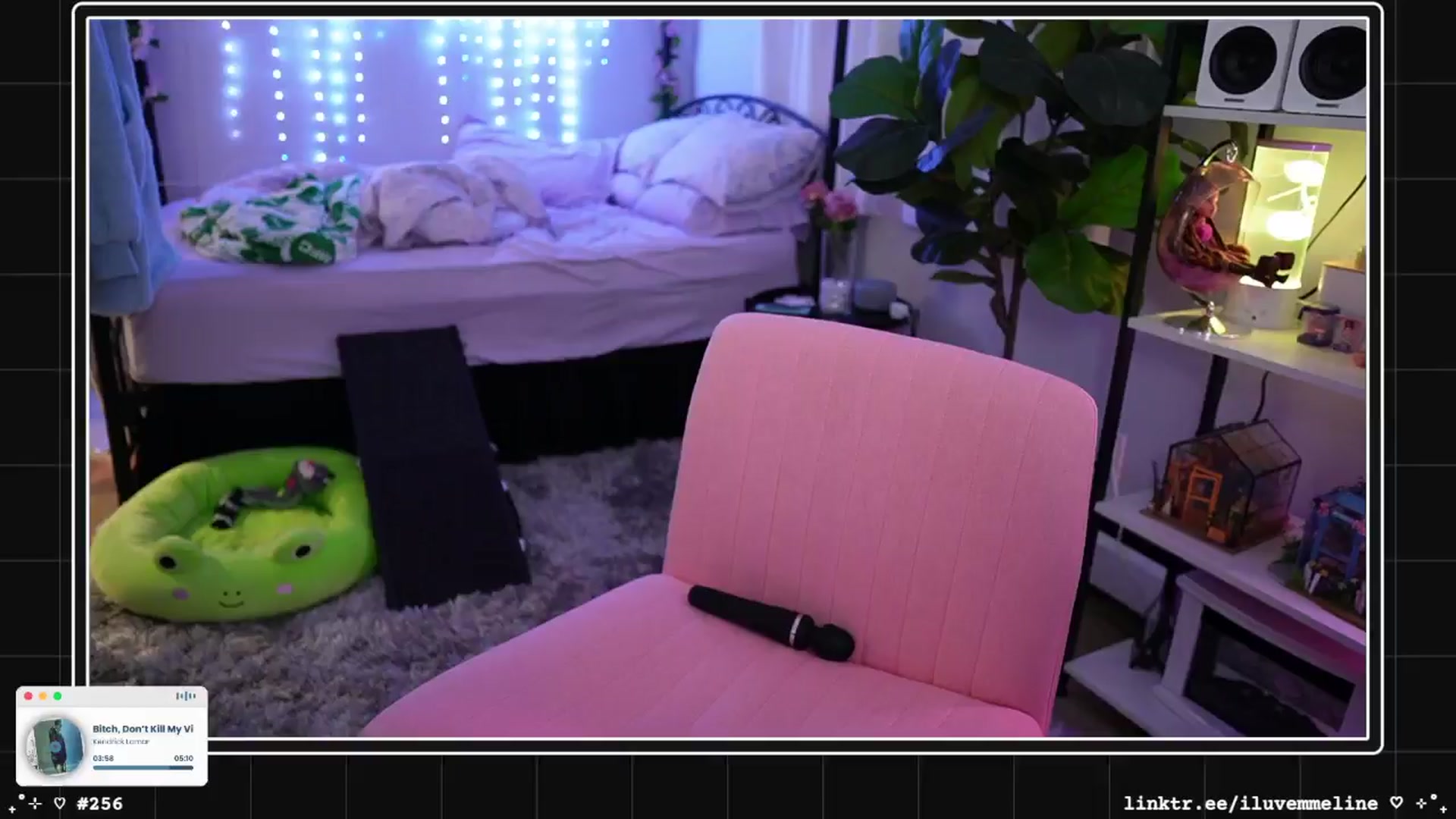 Gallery image thumbnail from EMMEL1NE's myfreecams stream on, 02/02/2025, 07:56 image 9 of 20