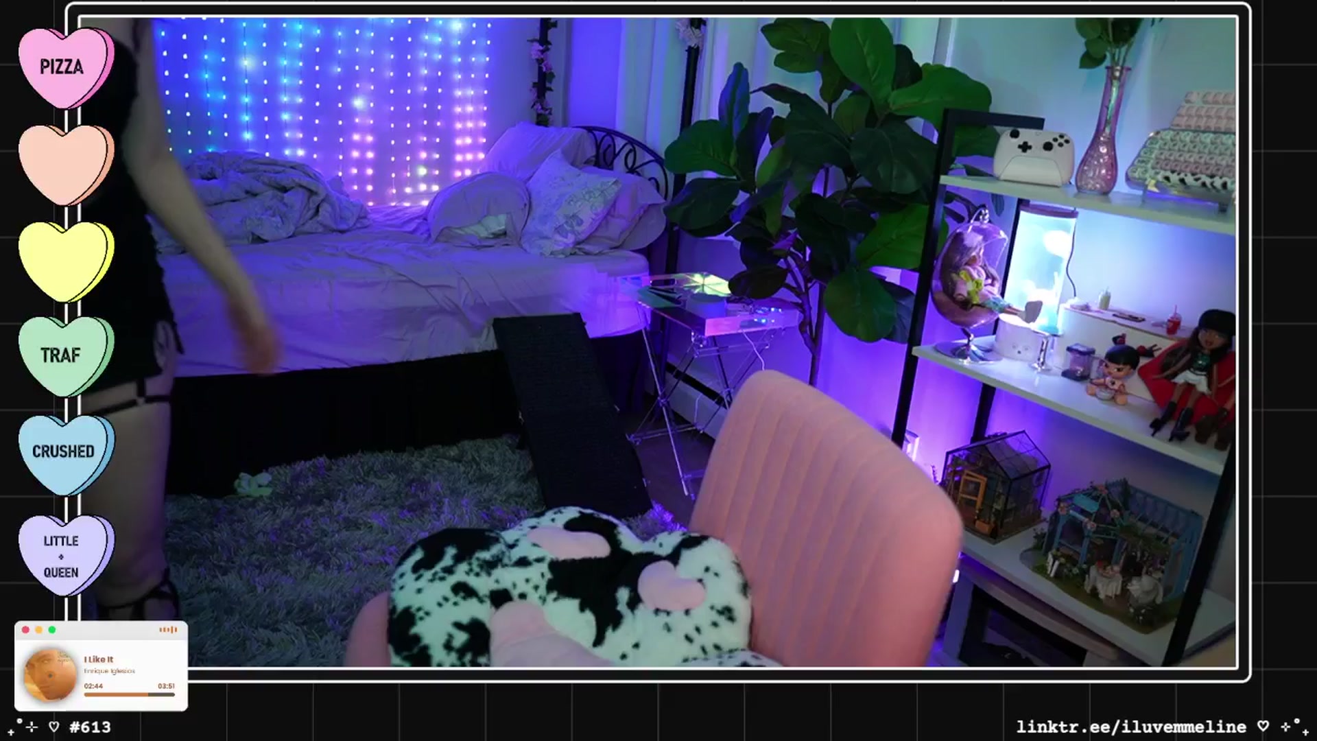Gallery image thumbnail from EMMEL1NE's myfreecams stream on, 02/26/2025, 03:03 image 16 of 20
