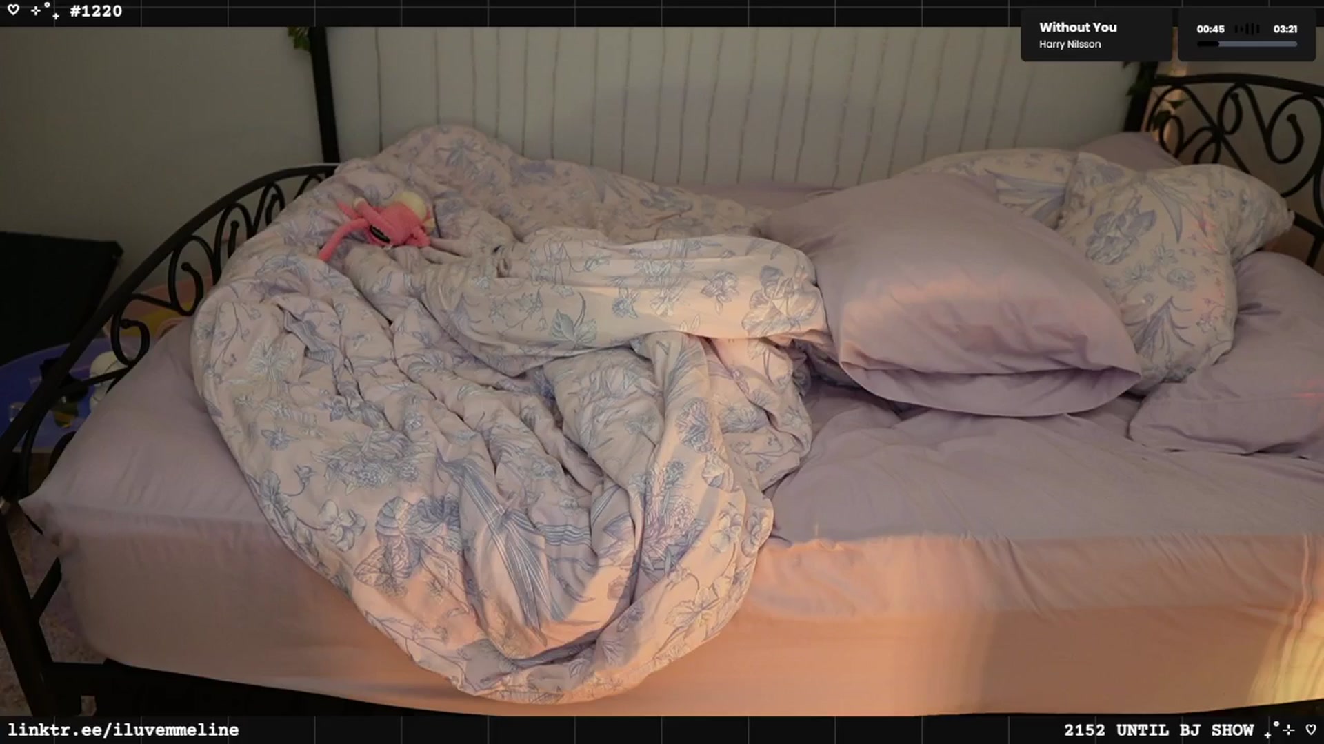 Gallery image thumbnail from EMMEL1NE's myfreecams stream on, 03/04/2025, 07:35 image 15 of 20
