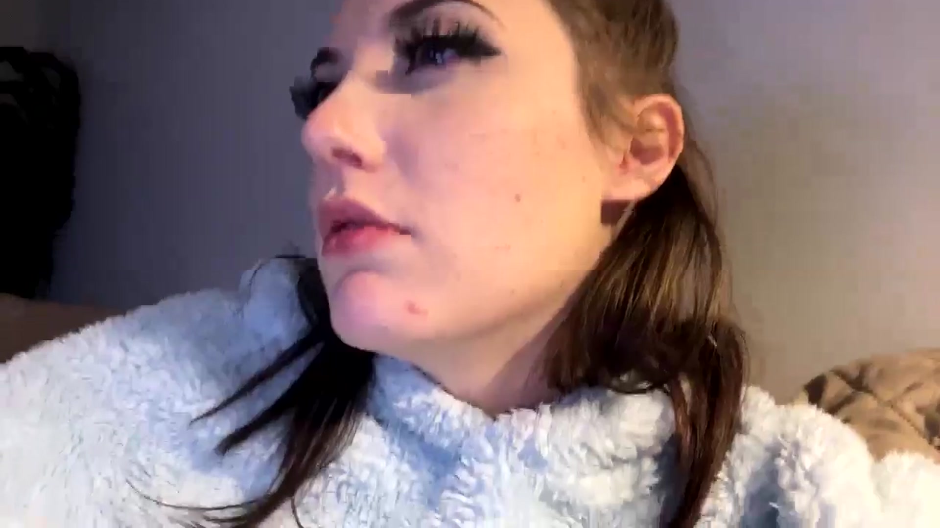 Gallery image thumbnail from EMMEL1NE's myfreecams stream on, 03/07/2025, 11:12 image 6 of 20