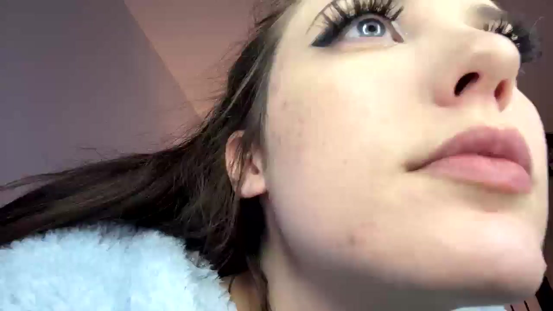 Gallery image thumbnail from EMMEL1NE's myfreecams stream on, 03/07/2025, 11:12 image 15 of 20
