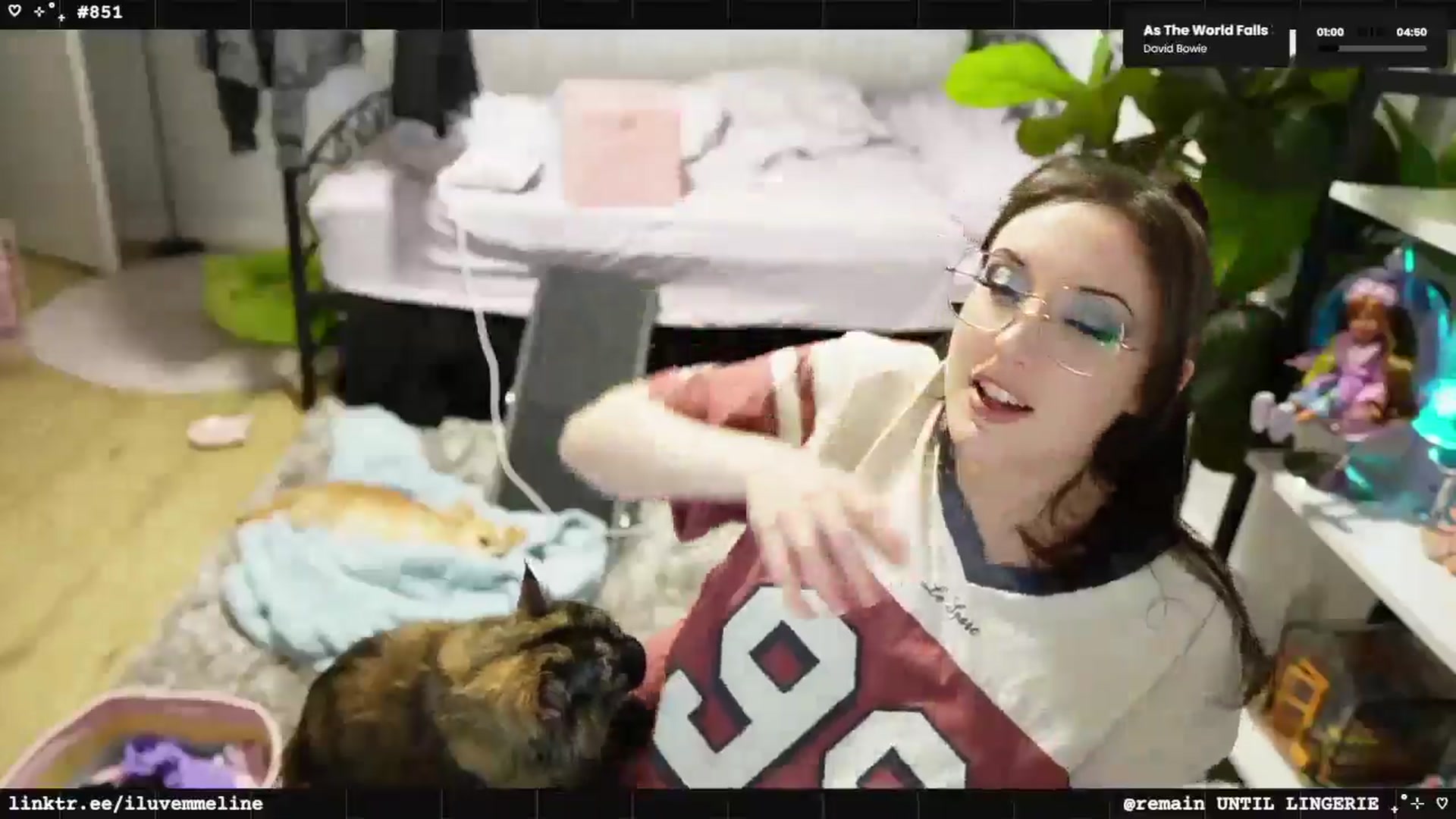 Gallery image thumbnail from EMMEL1NE's myfreecams stream on, 03/11/2025, 03:50 image 2 of 20