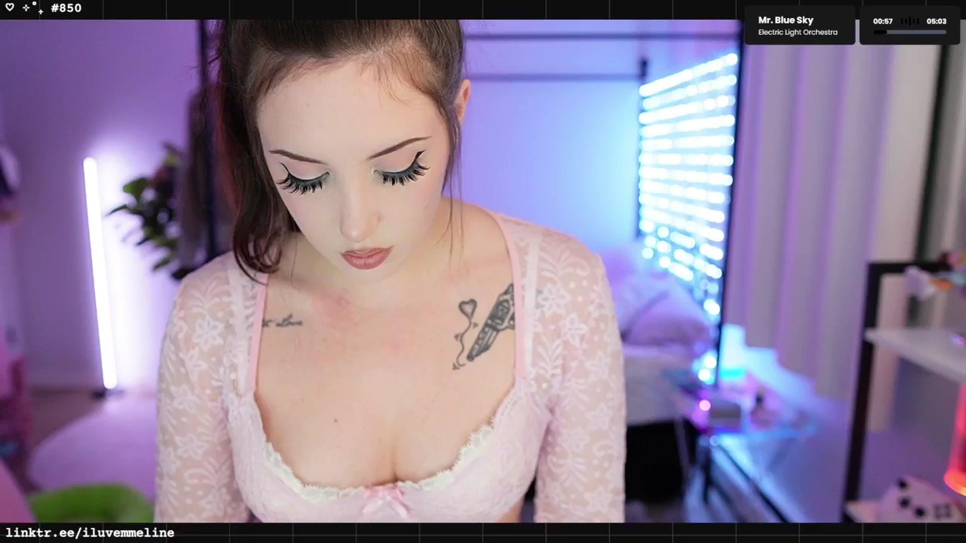 Gallery image thumbnail from EMMEL1NE's myfreecams stream on, 03/14/2025, 07:54 image 2 of 20