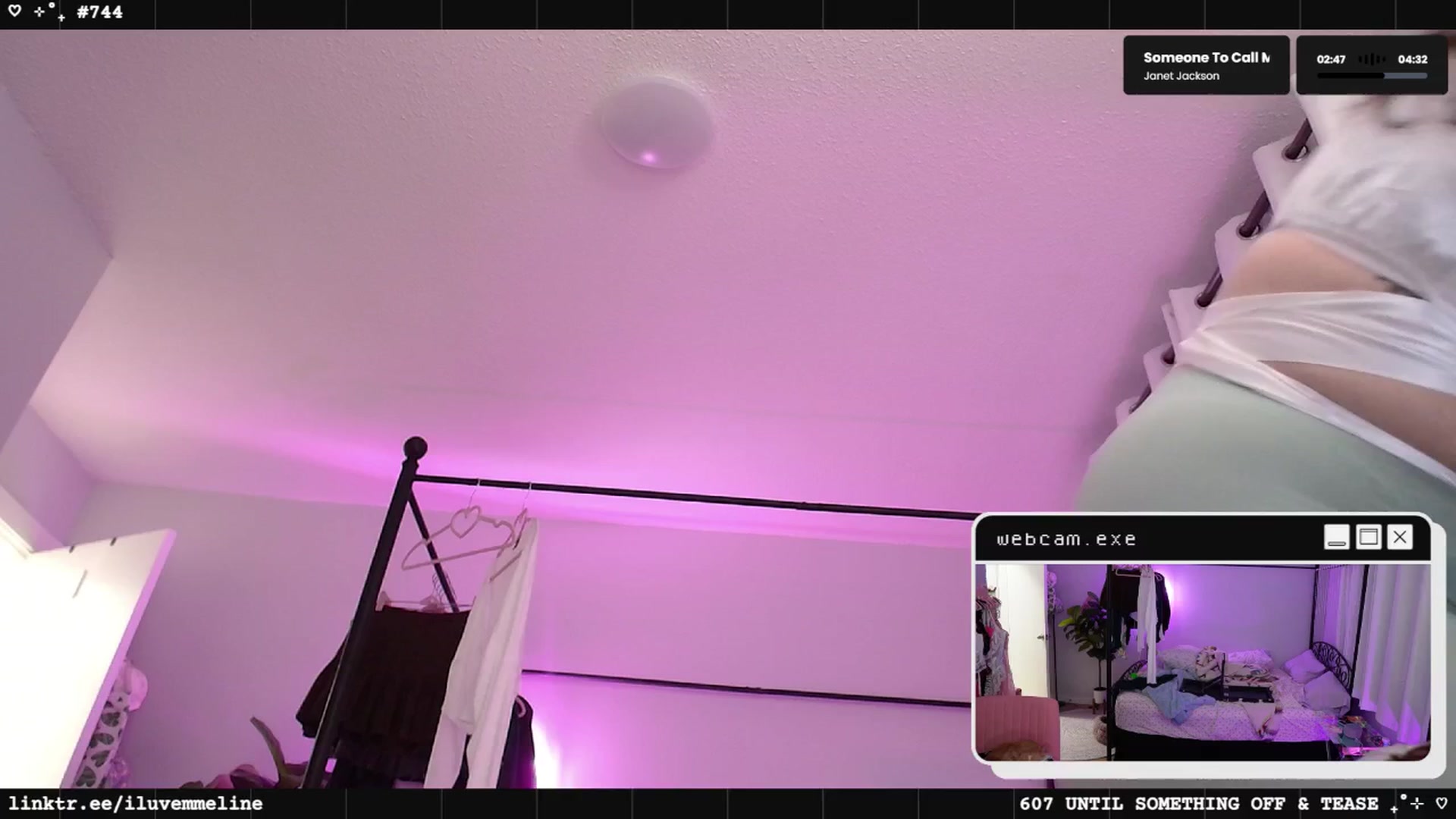 Gallery image thumbnail from EMMEL1NE's myfreecams stream on, 03/17/2025, 04:41 image 12 of 20