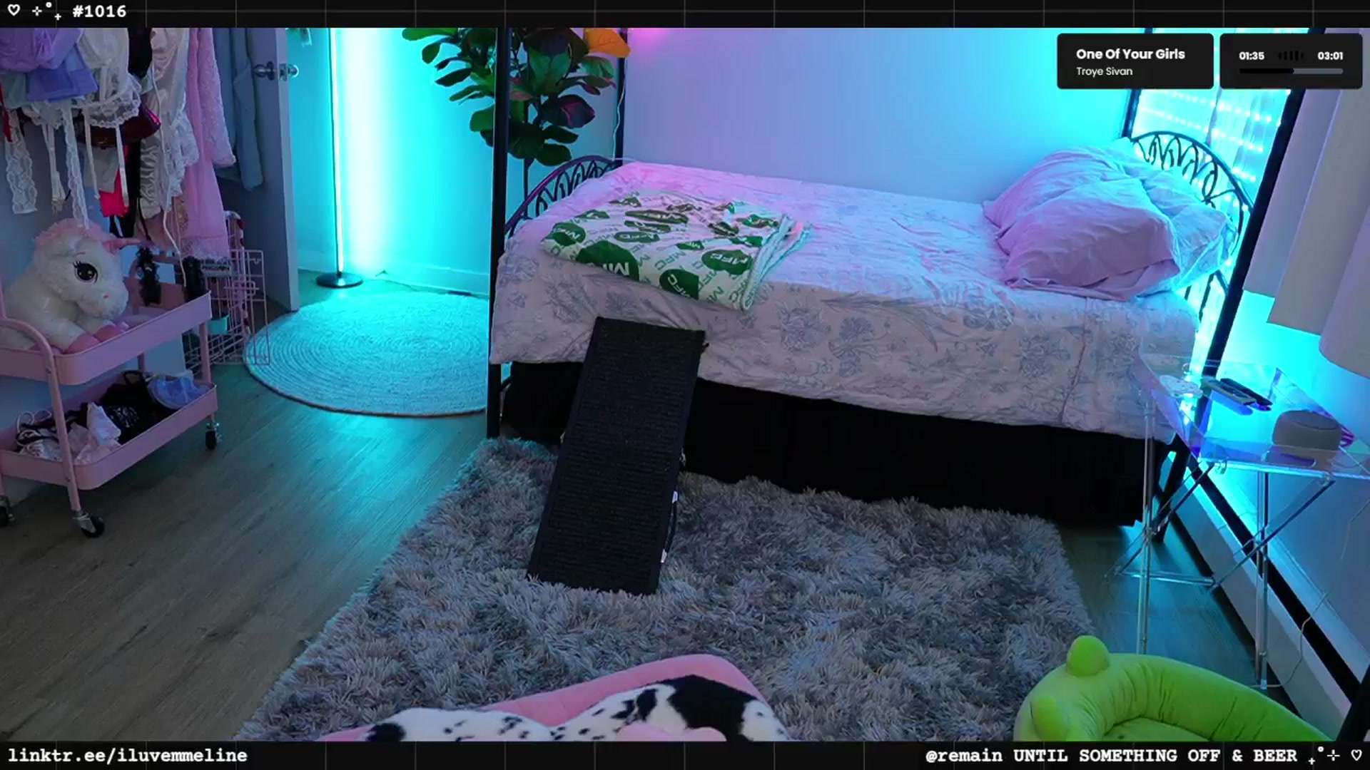 Gallery image thumbnail from EMMEL1NE's myfreecams stream on, 03/27/2025, 03:37 image 3 of 20