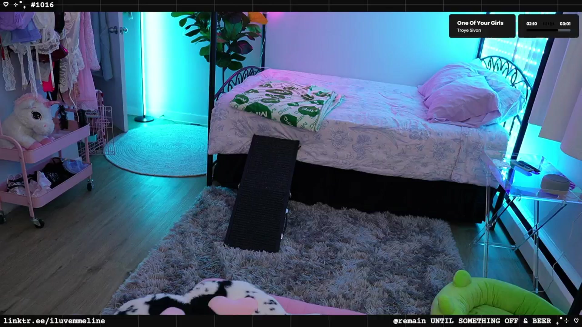 Gallery image thumbnail from EMMEL1NE's myfreecams stream on, 03/27/2025, 03:37 image 4 of 20