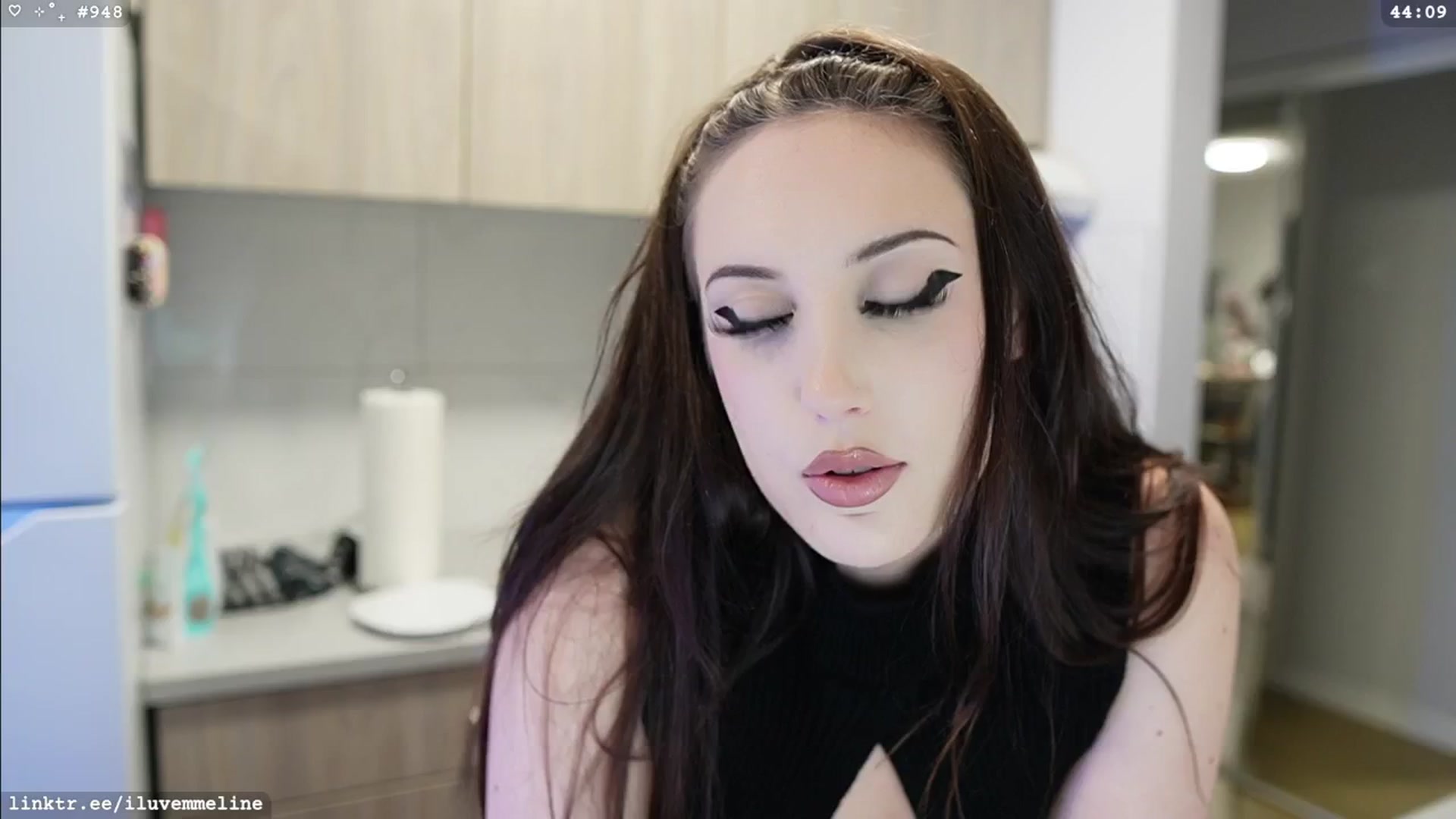 Gallery image thumbnail from EMMEL1NE's myfreecams stream on, 03/31/2025, 07:12 image 7 of 20