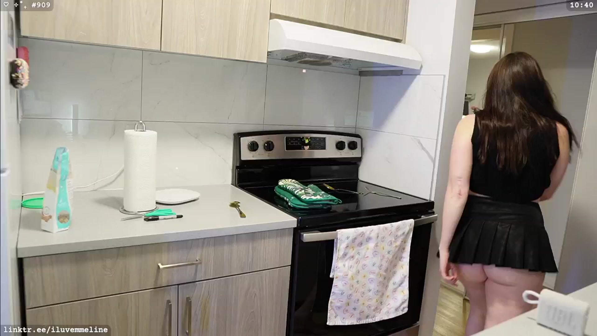 Gallery image thumbnail from EMMEL1NE's myfreecams stream on, 03/31/2025, 07:12 image 13 of 20