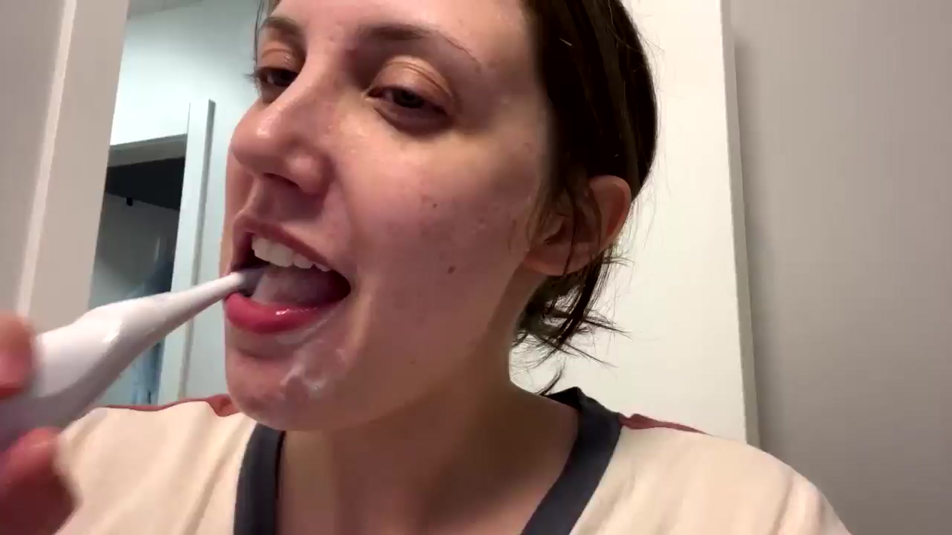 Gallery image thumbnail from EMMEL1NE's myfreecams stream on, 04/10/2025, 09:37 image 18 of 20