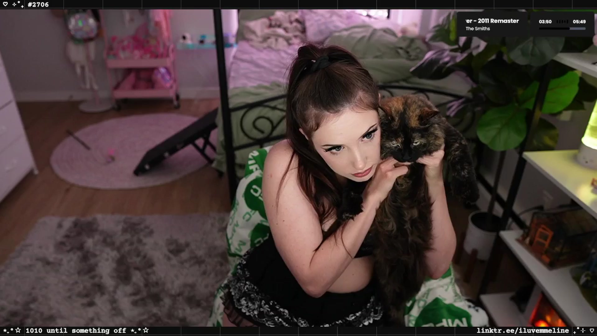 Gallery image thumbnail from EMMEL1NE's myfreecams stream on, 04/13/2025, 03:34 image 13 of 20