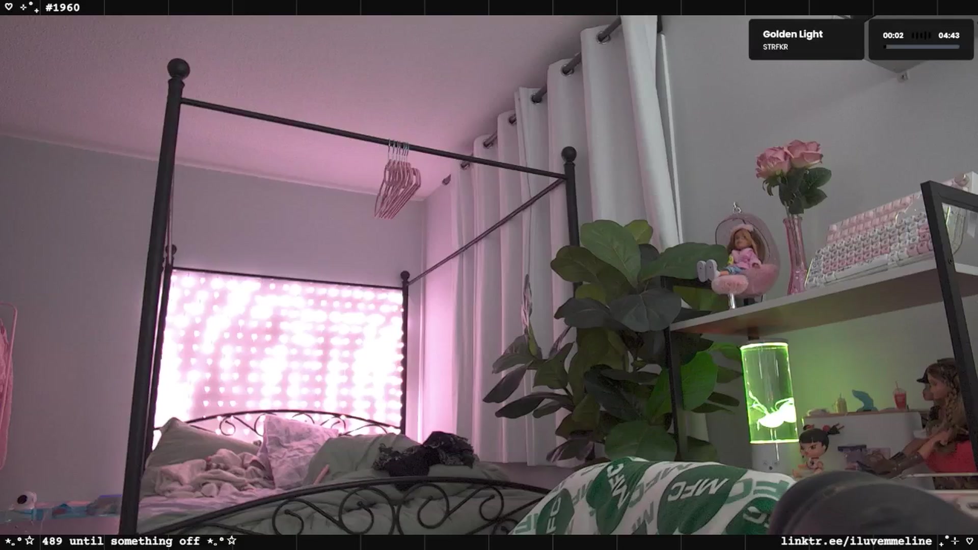 Gallery image thumbnail from EMMEL1NE's myfreecams stream on, 04/13/2025, 06:15 image 19 of 20