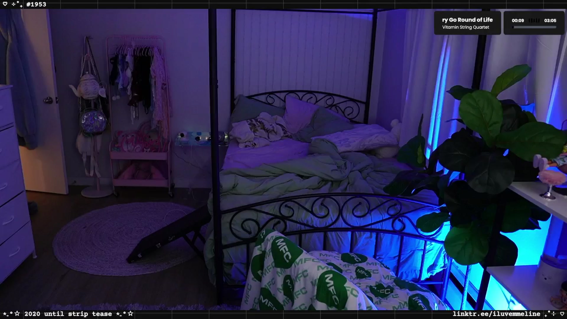 Gallery image thumbnail from EMMEL1NE's myfreecams stream on, 04/14/2025, 04:00 image 2 of 20