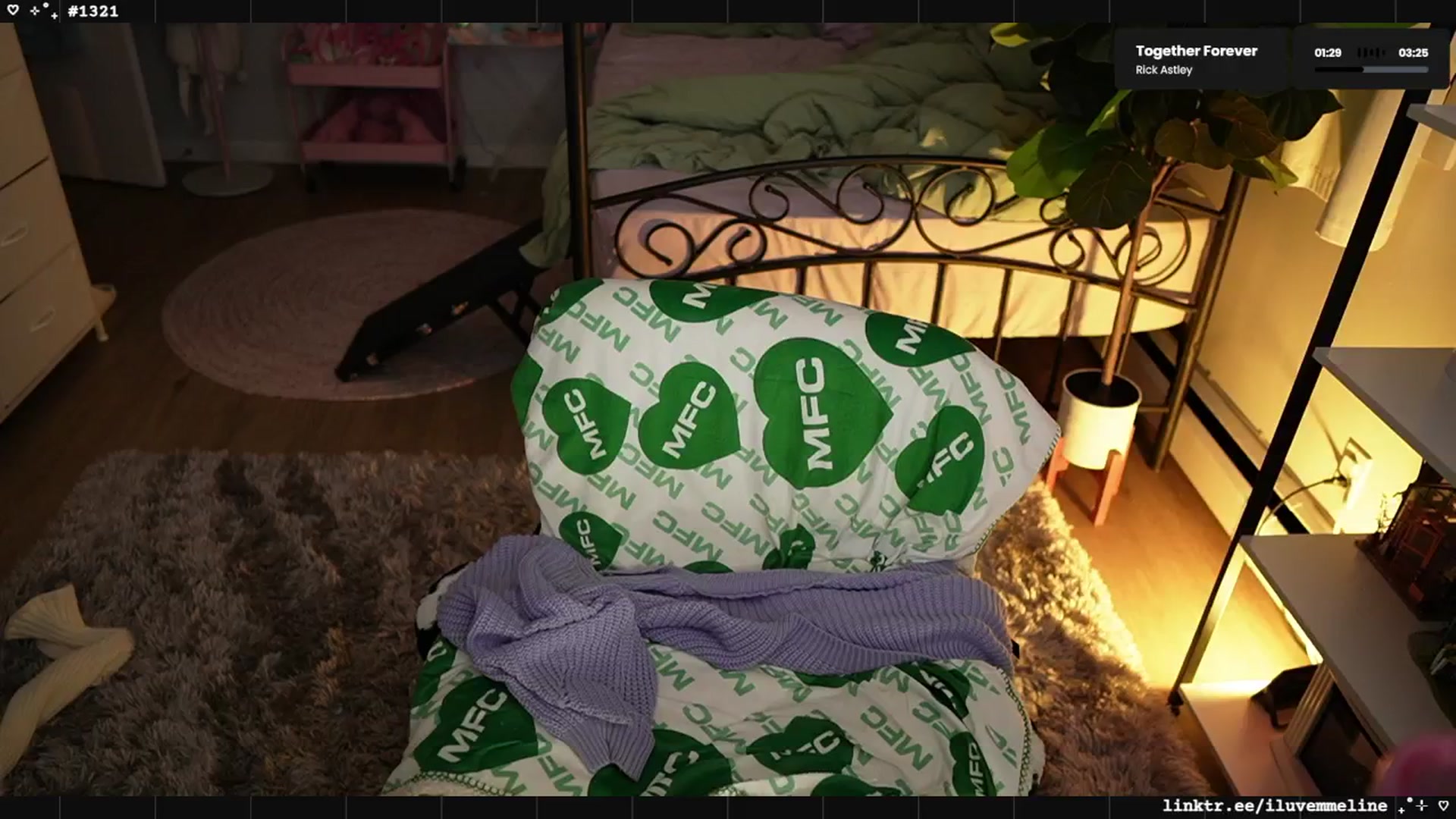 Gallery image thumbnail from EMMEL1NE's myfreecams stream on, 04/21/2025, 06:24 image 4 of 20