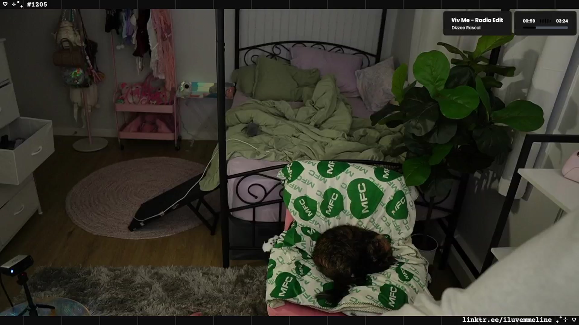 Gallery image thumbnail from EMMEL1NE's myfreecams stream on, 04/22/2025, 03:32 image 10 of 20