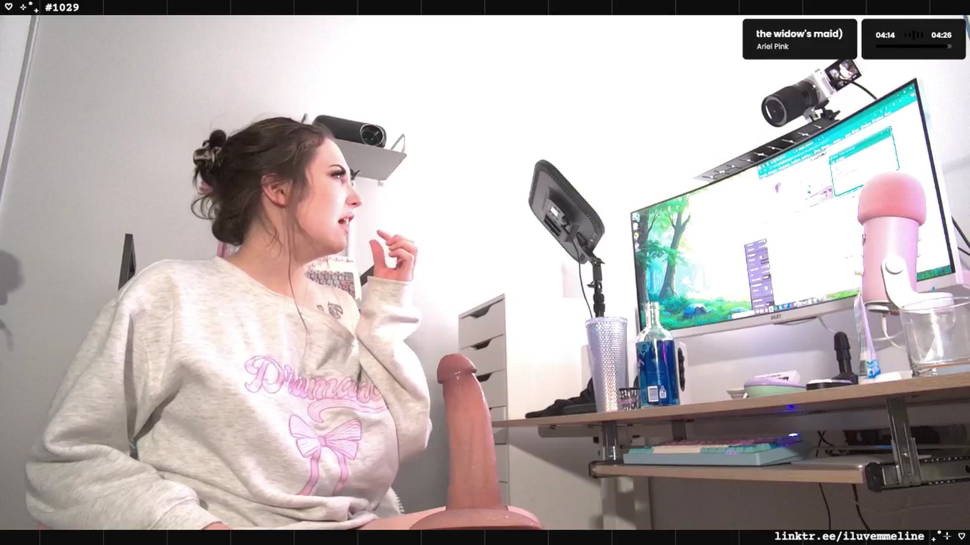 Gallery image thumbnail from EMMEL1NE's myfreecams stream on, 04/22/2025, 05:01 image 12 of 20