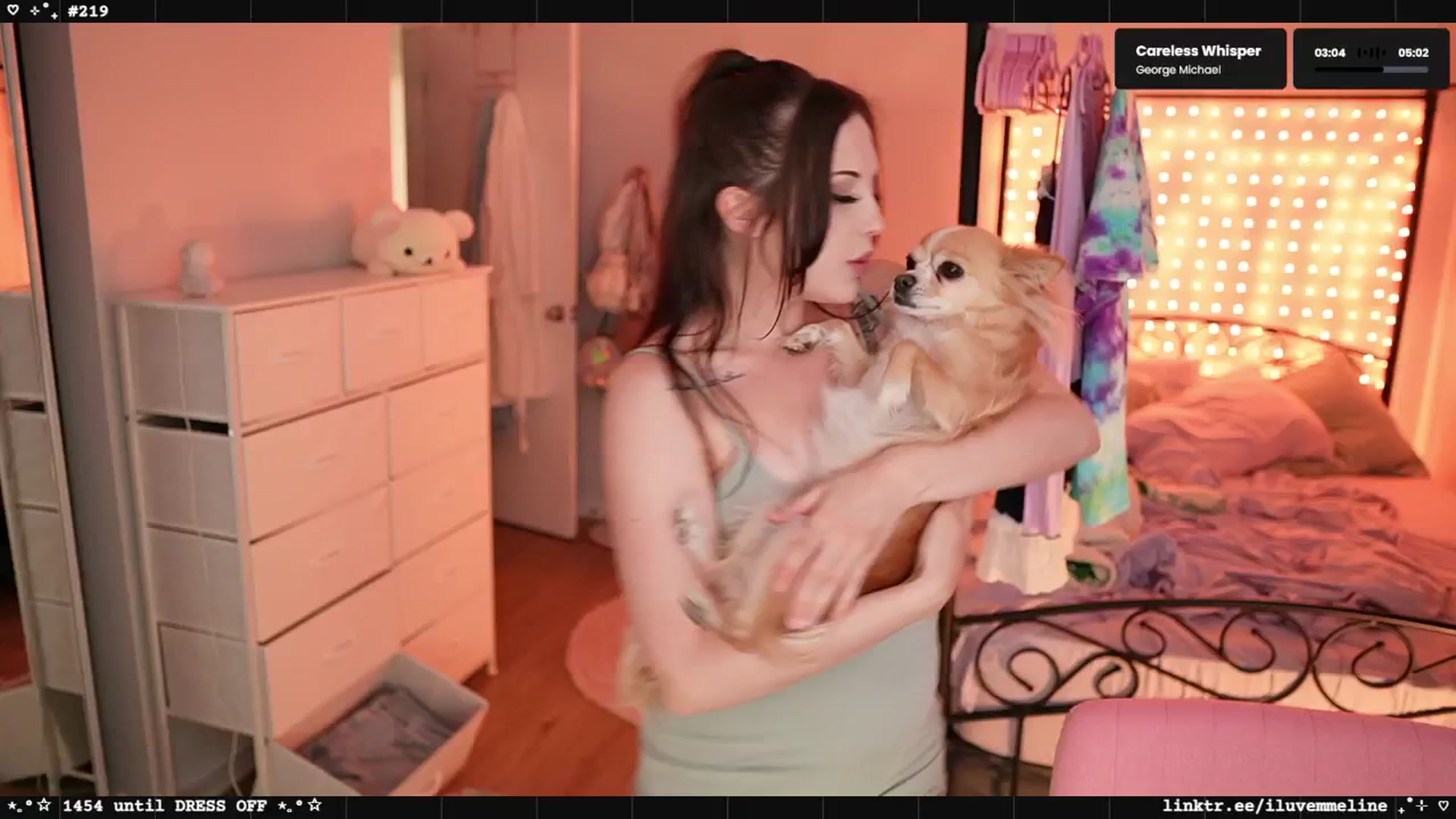 Gallery image thumbnail from EMMEL1NE's myfreecams stream on, 05/06/2025, 04:55 image 12 of 20