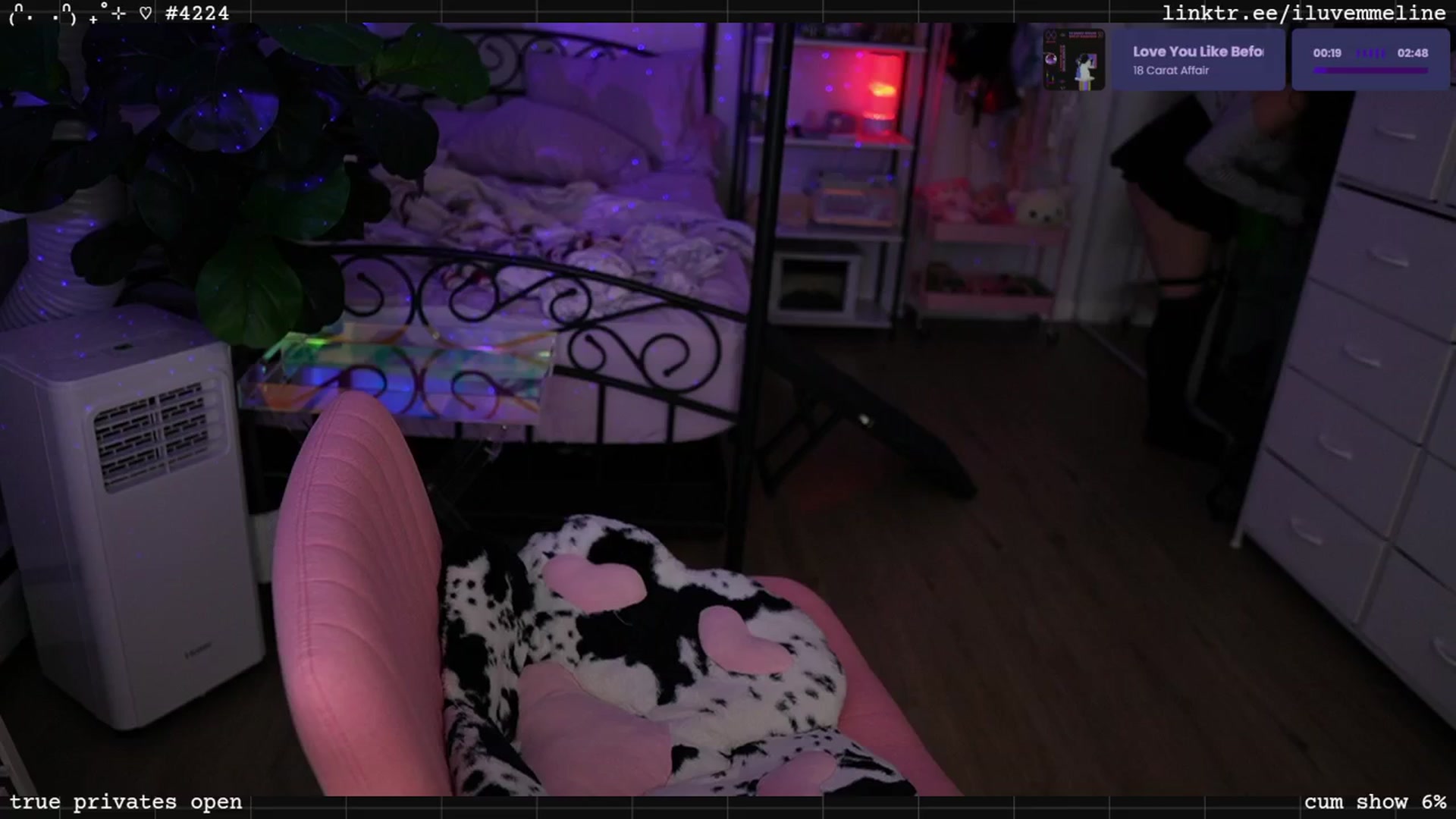 Gallery image thumbnail from EMMEL1NE's myfreecams stream on, 09/04/2025, 04:21 image 4 of 20
